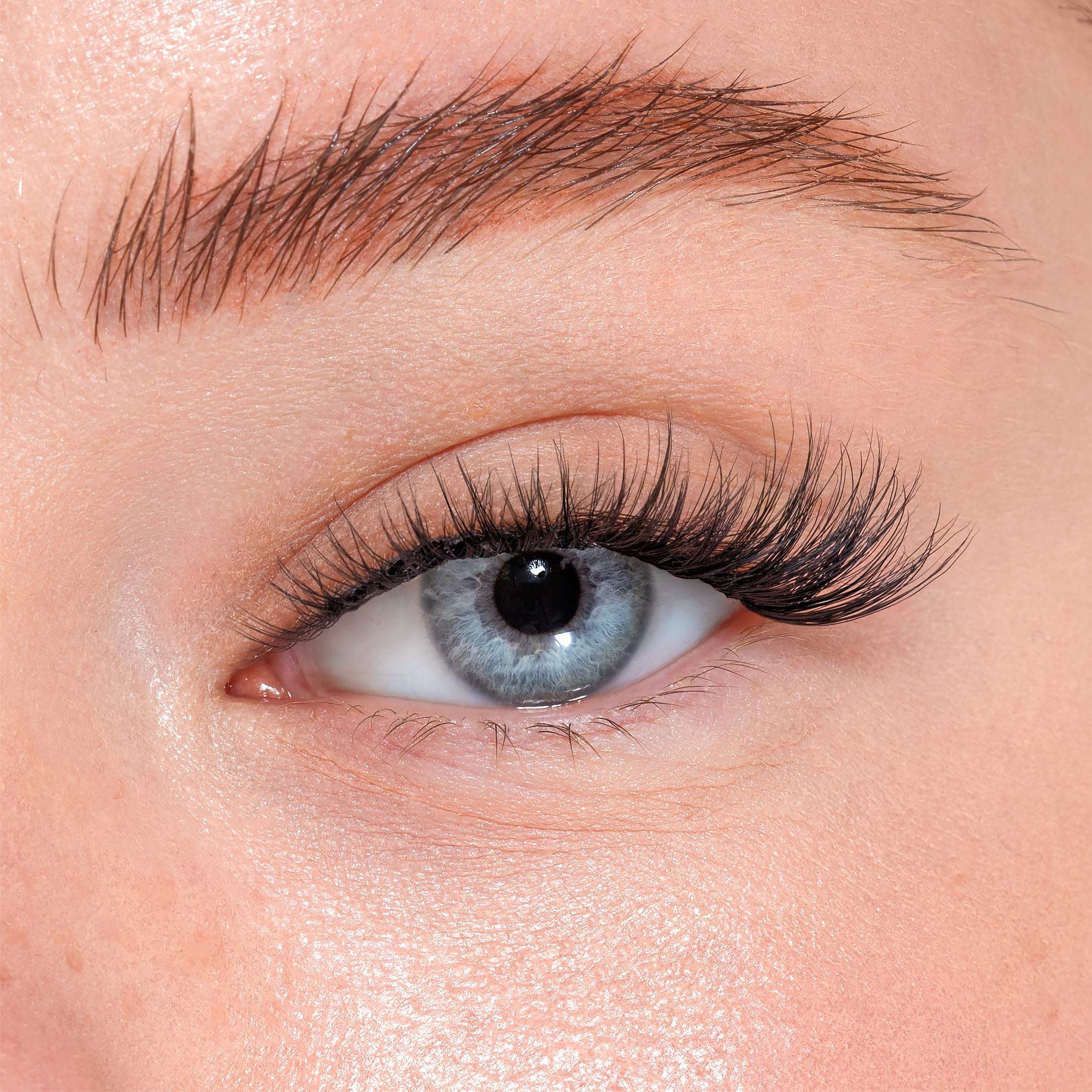 NIGHT OUT Press&Go - Ciuffetti Ciglia Finte Senza Colla Leggere | Extension Ciglia Adesive 3D Vegan e Dermatologicamente Testate - Effetto Cat Eye - Resistenti all'Acqua - Tenuta 7 Giorni