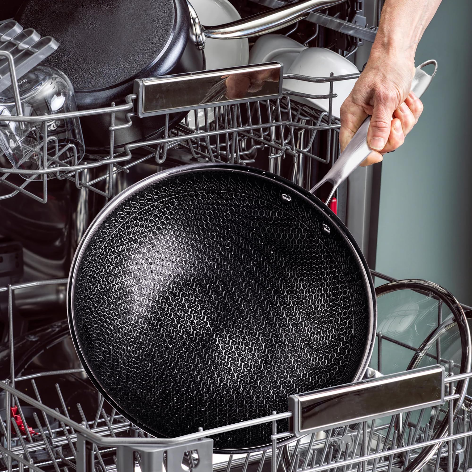 RIOVARM 32cm Wok in acciaio inox con coperchio, Antiaderente Fondo piatto Padella Wok, A tre strati Struttura a nido d'ape, Lavabile in lavastoviglie A prova di forno, Induzione, Piani cottura a gas