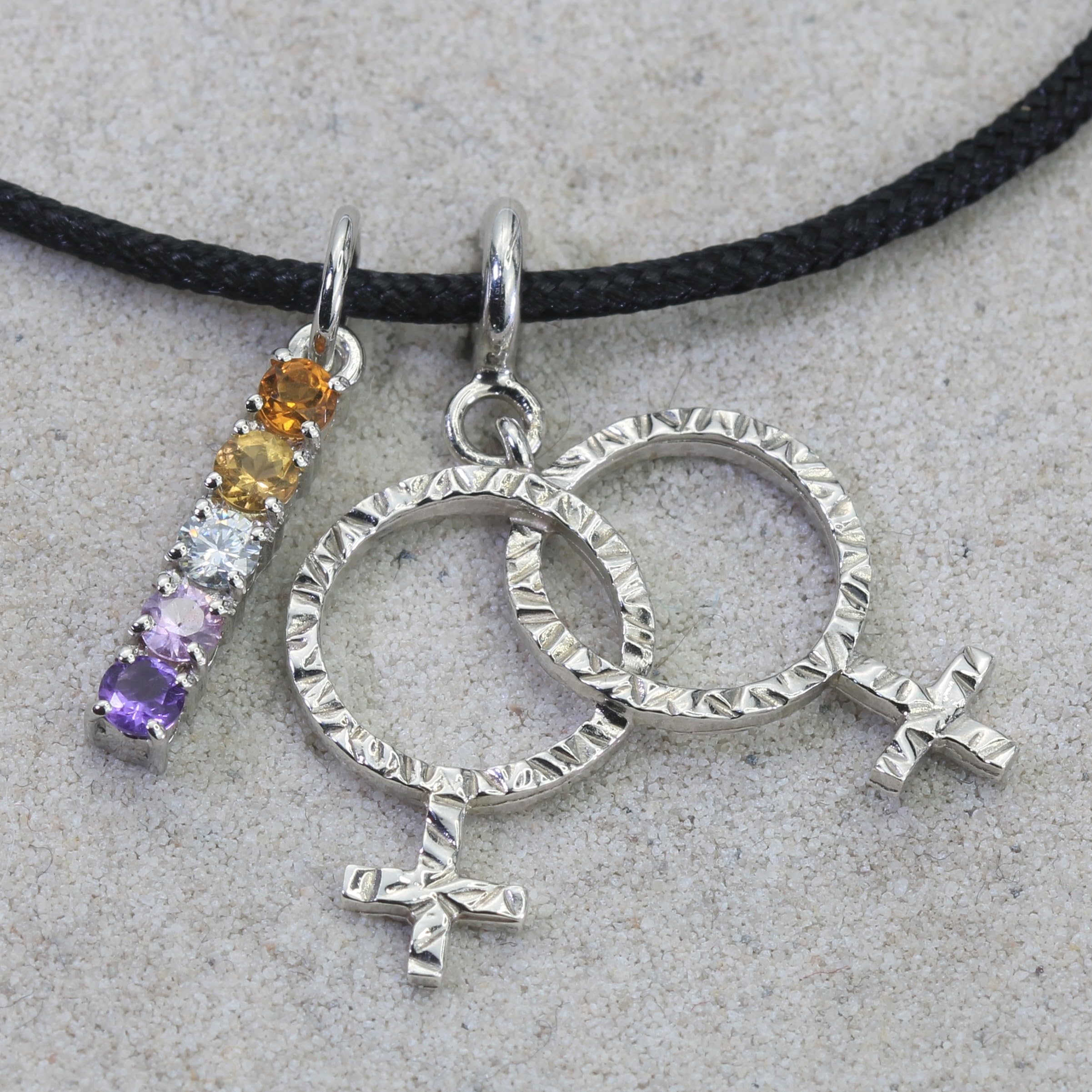 LGBTQ Pride bandiera ciondolo charm collana in argento sterling 925 con pietre, placcato platino o oro, arcobaleno Lesbian Trans Gay Bi Pan Non Binary gioiello regalo Queer LGBT