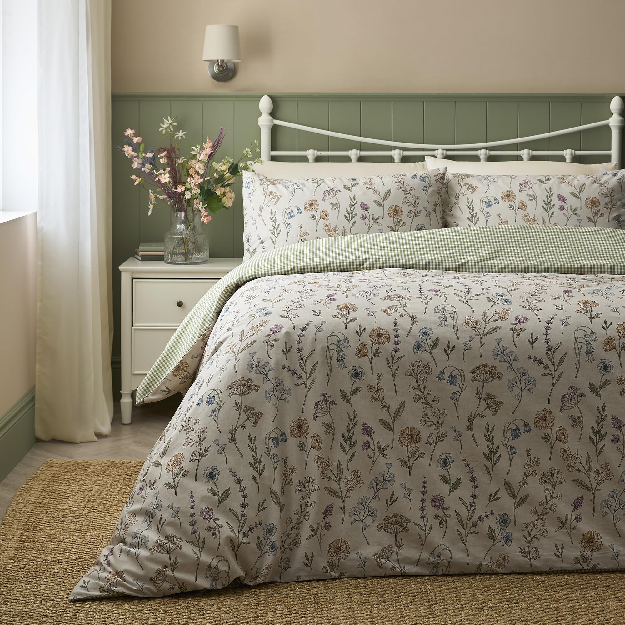 Dreams & Drapes Meadow Floral Multi Duvet Cover Set Double – Floral Minimalist Bedding – Soft Touch 52% Polyester (Recycled) 48% Cotton – Includes 1 Duvet Cover (200 x 200cm) & 2 Pillowcases