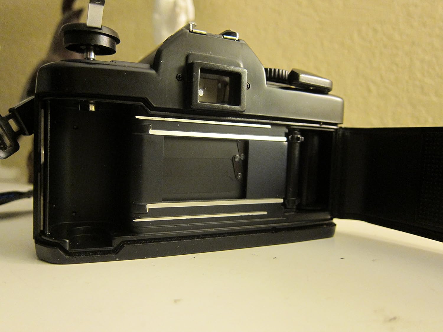 Vivitar V3800N 35mm SLR Camera w/ 28-70mm Lens