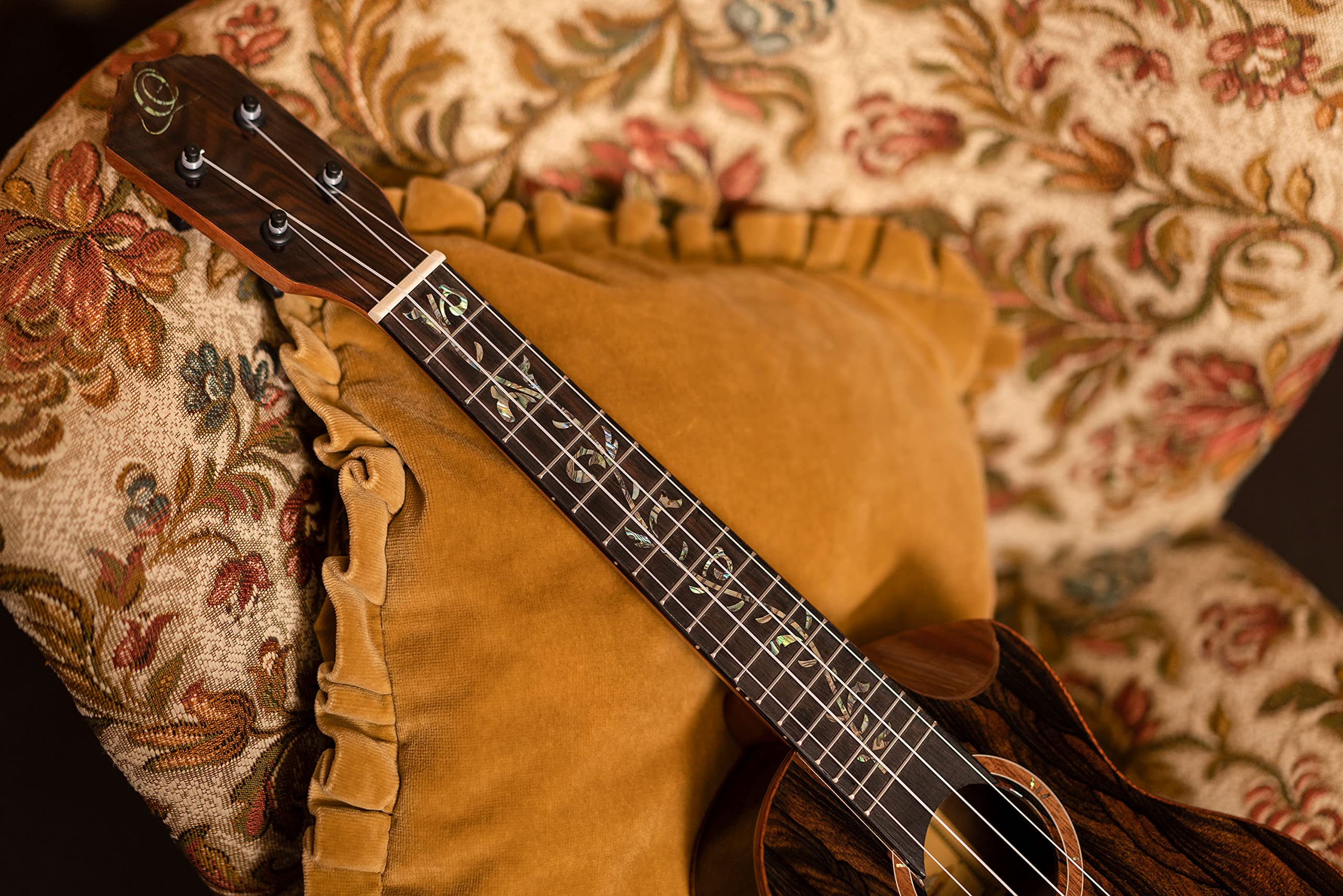 Ortega Guitars Ukulele Concerto Elettro-Acustico – Elite Series – Gig Bag Inclusa – Ziricote, Natural (RUET-ZC)