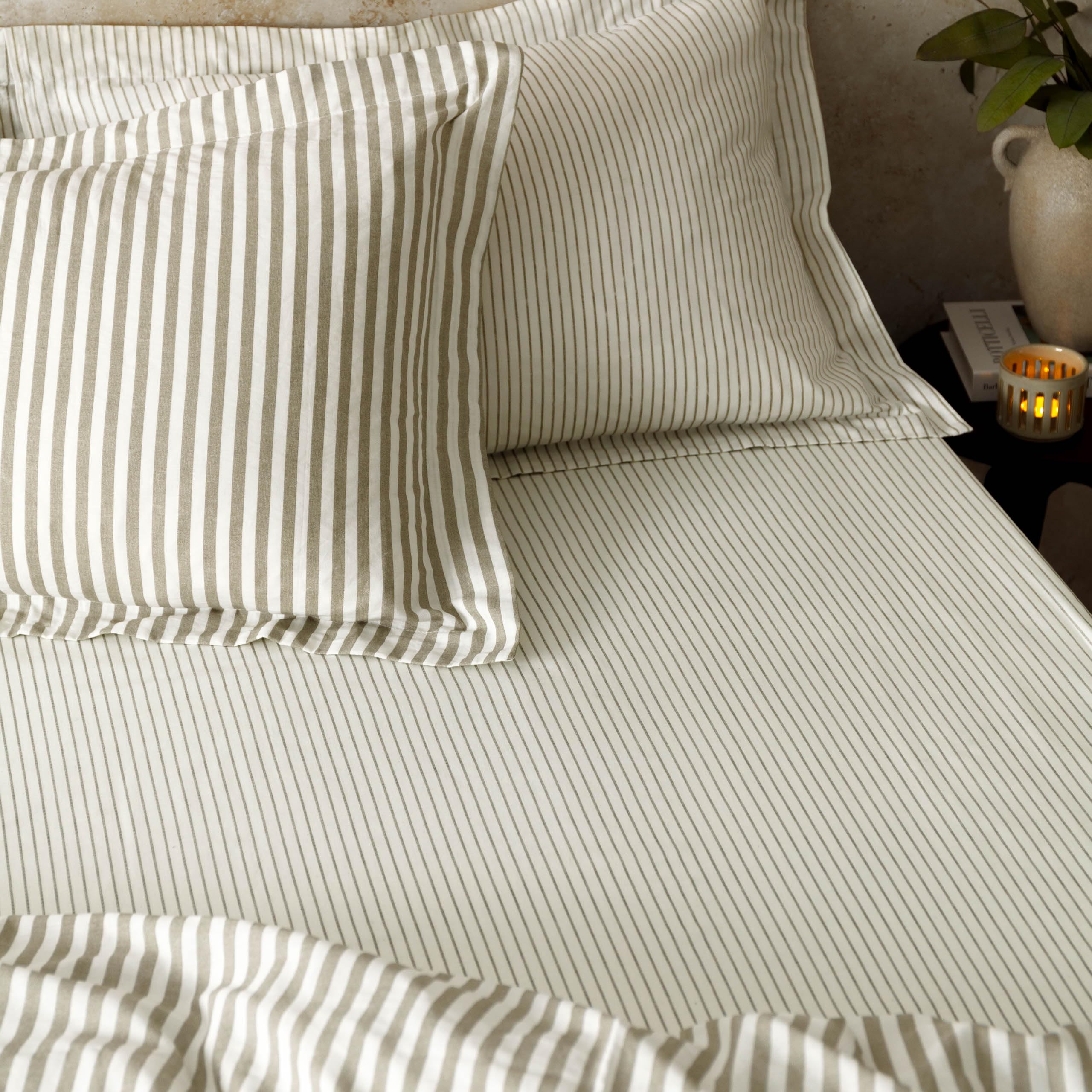 Yard Mole Hebden Narrow Stripe Fitted Sheet – Ultra Soft 100% Cotton Striped Bed Sheet ( – King Uk Standard – 150X200x32cm)