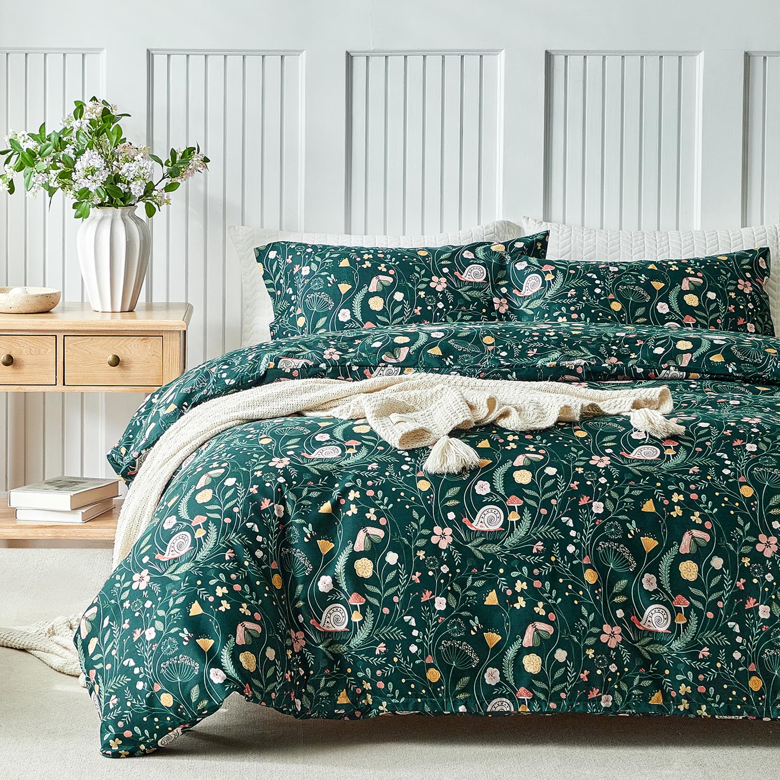 Tokokimo Duvet Cover 135/150, Nordic Duvet 240 x 220 cm, Snail Pattern Microfiber Duvet Cover 3-piece Set consisting of 1x Nordic Duvet 240 x 220 cm + 2x Pillowcases 50 x 75 cm, Snail โ image 1