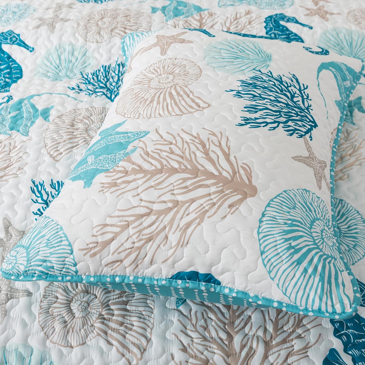 Soul & Lane Beach Quilt Set – King and 2 Shams, Coastal Bedding and Ocean Themed Quilt with Seahorse Starfish Design, Lightweight Beach Bedspread, Quilted Nautical Comforter Set, Coastal Beauty