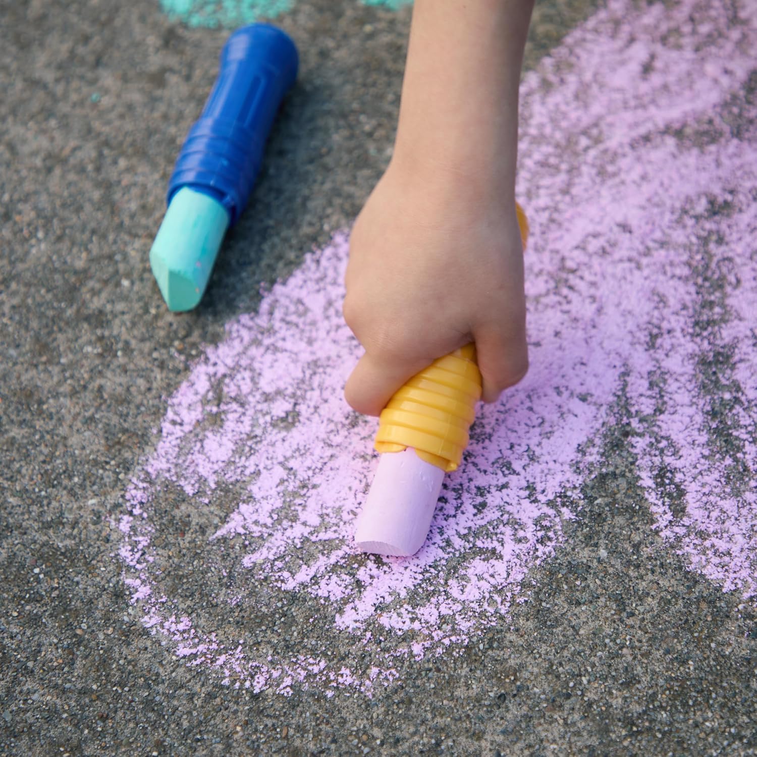Colorations Dust‑Lite Washable Sidewalk Chalk 50 Pieces + Jumbo Chalk Holder Set of 6 - Outdoor Art Kit for Kids, Washable Chalk with Grip Holders, Sidewalk Drawing Set
