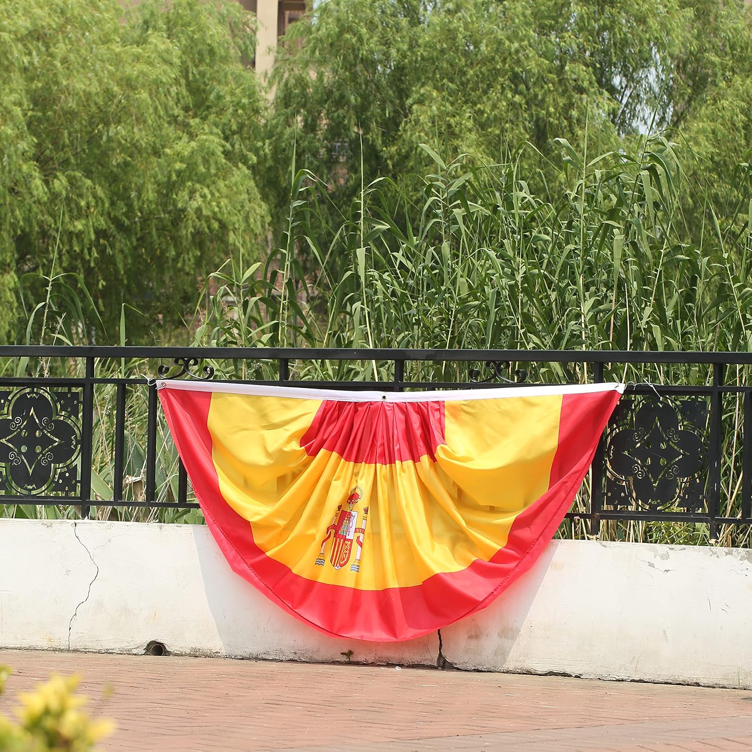 Spain Spanish Pleated Fan Flag Bunting 3 x 6 Ft Spain Pleated 2 Pcs Fan Flag Banner Indoor/Outdoor/Front Porch Decorations, Half Flag Patriotic Holiday decorations, Celebrations.