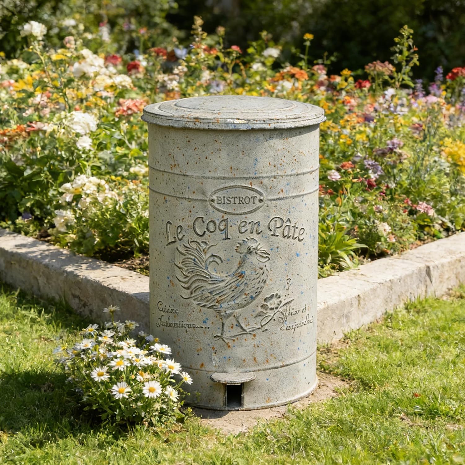 Retro Metal Trash Can with Lid and Pedal Farmhouse Step-On Garbage Cans Rustic Recycling Waste Bin with Removable Inner Bucket for Kitchen Bathroom Bedroom Office Garden Outdoor 15 Liter (Gray)