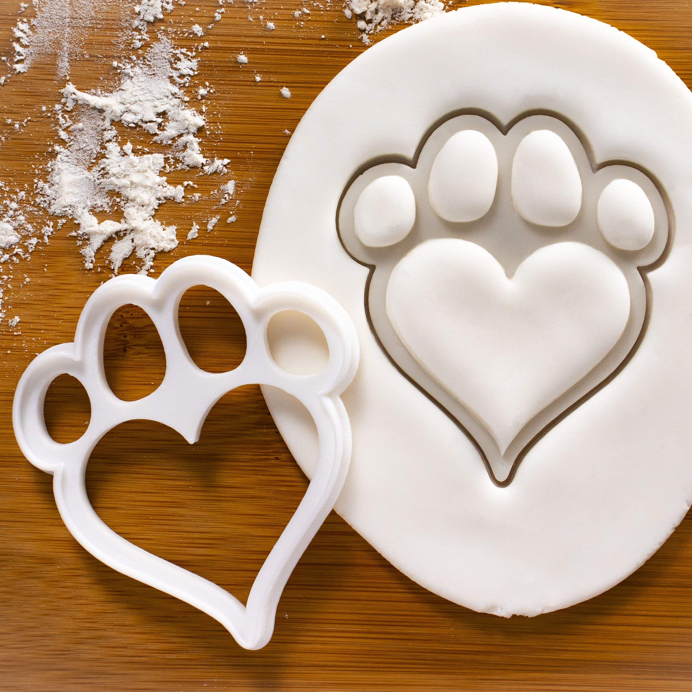 クッキーカッター型101種類お菓子作りアルファベッド動物ハート Amazon | BAKERLOGY ハート入り肉球 クッキー型（大サイズ）| 犬