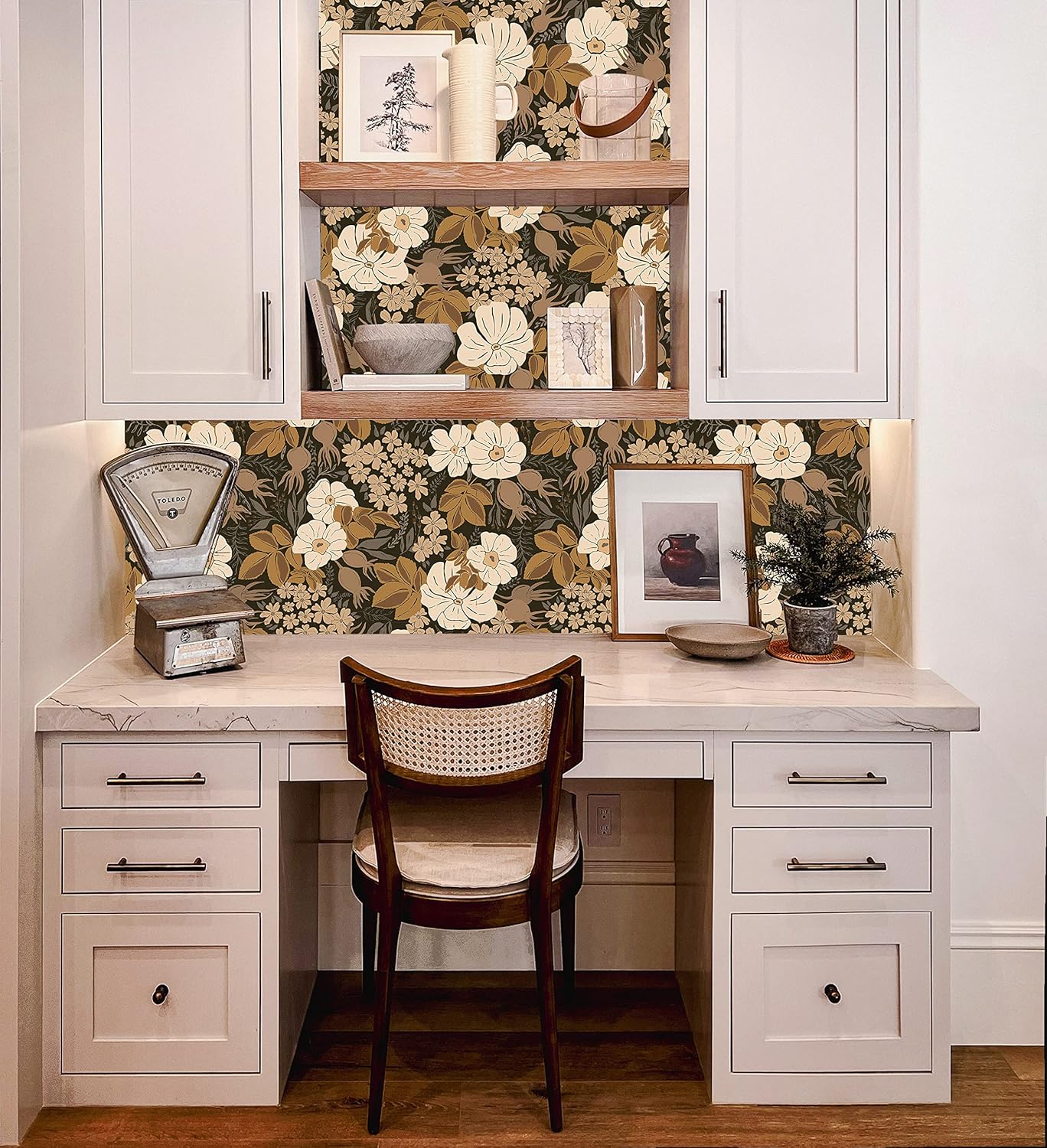 Dark Peel and Stick Wallpaper, Vintage Floral Retro Removable Contact Paper for Cabinet and Drawer, Black & Brown Flower Renter Friendly Wall Decor for Bathroom, Bedroom and Kitchen, 17.5” x 118”