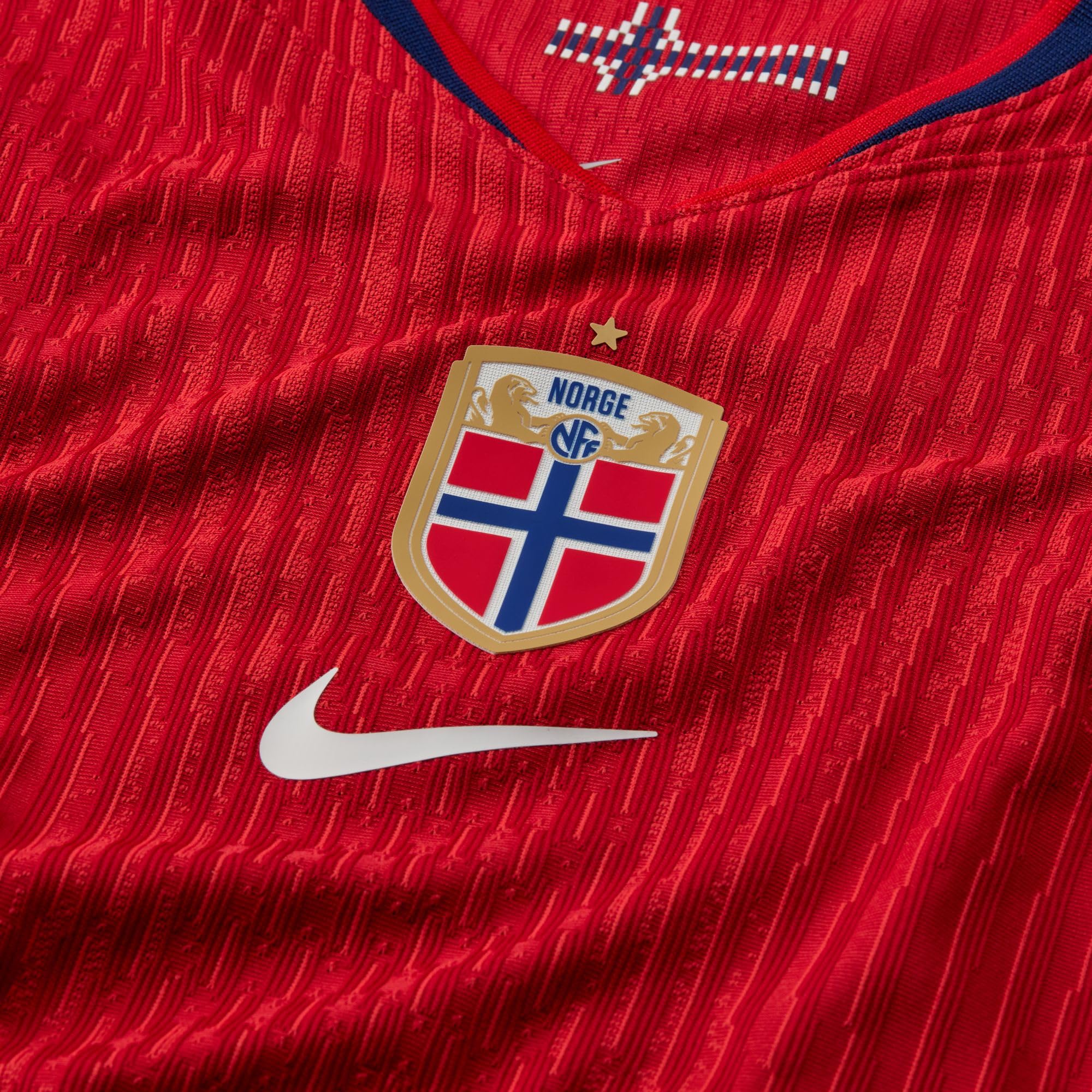 Norwegen 2025 Match Home (Frauenteam) Nike Authentic Dri-FIT ADV Fußballtrikot für Damen, IB9524