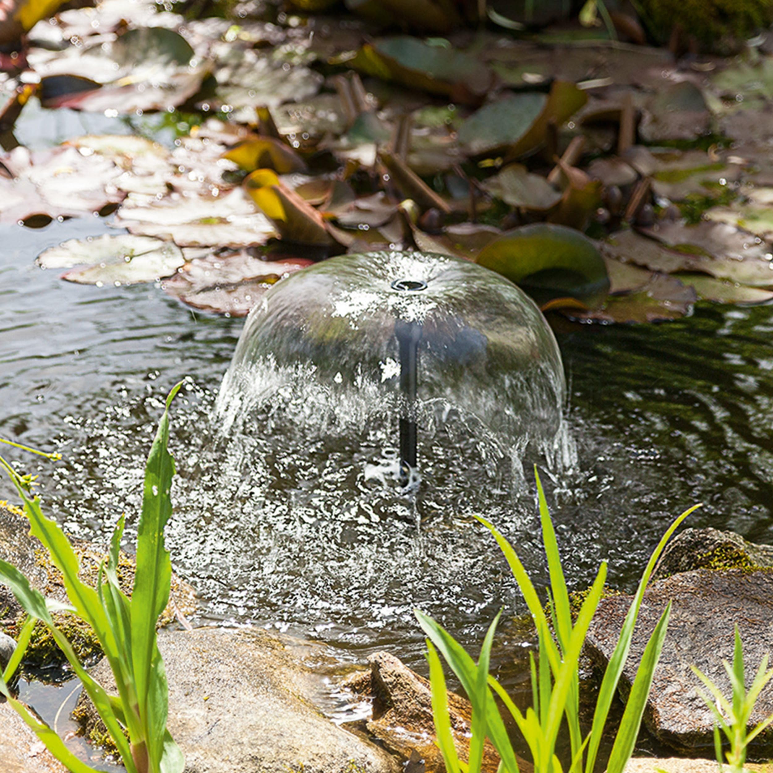 esotec Teichpumpe WaterSplash 980/1560 mit Sprinklerset – 12-24V/DC Springbrunnenpumpe für Gartenteich & Wasserspiel – Ersatzpumpe IP68 101052