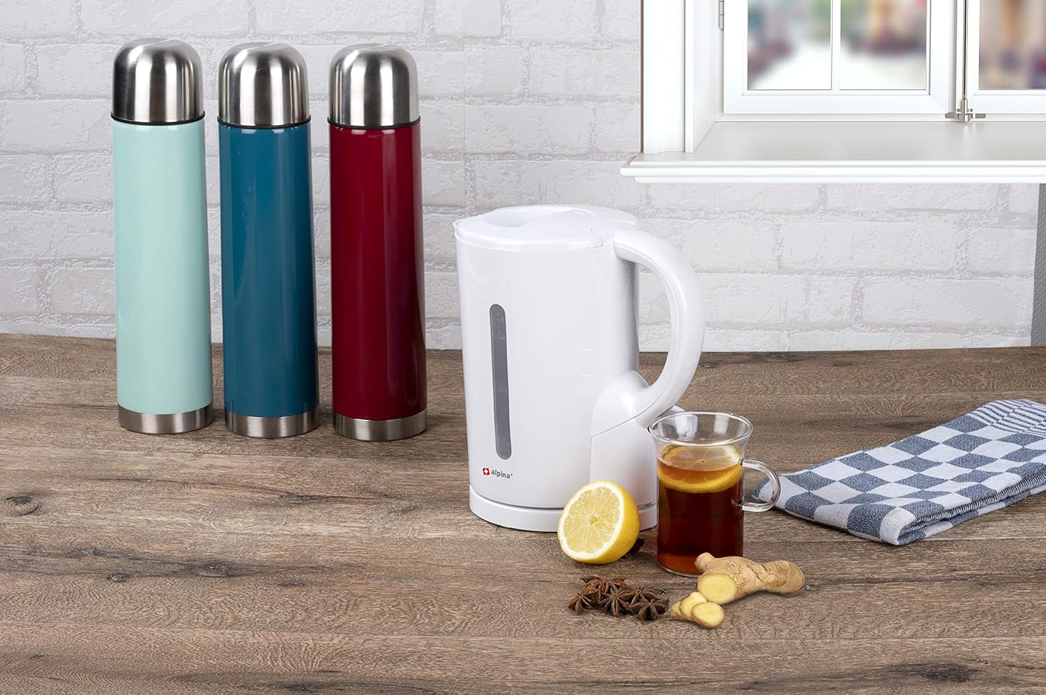 Image showing a '2 YEAR GUARANTEE' badge along with illustrations of kettle features like 1.7 Liter capacity, cordless base, and water level indication.