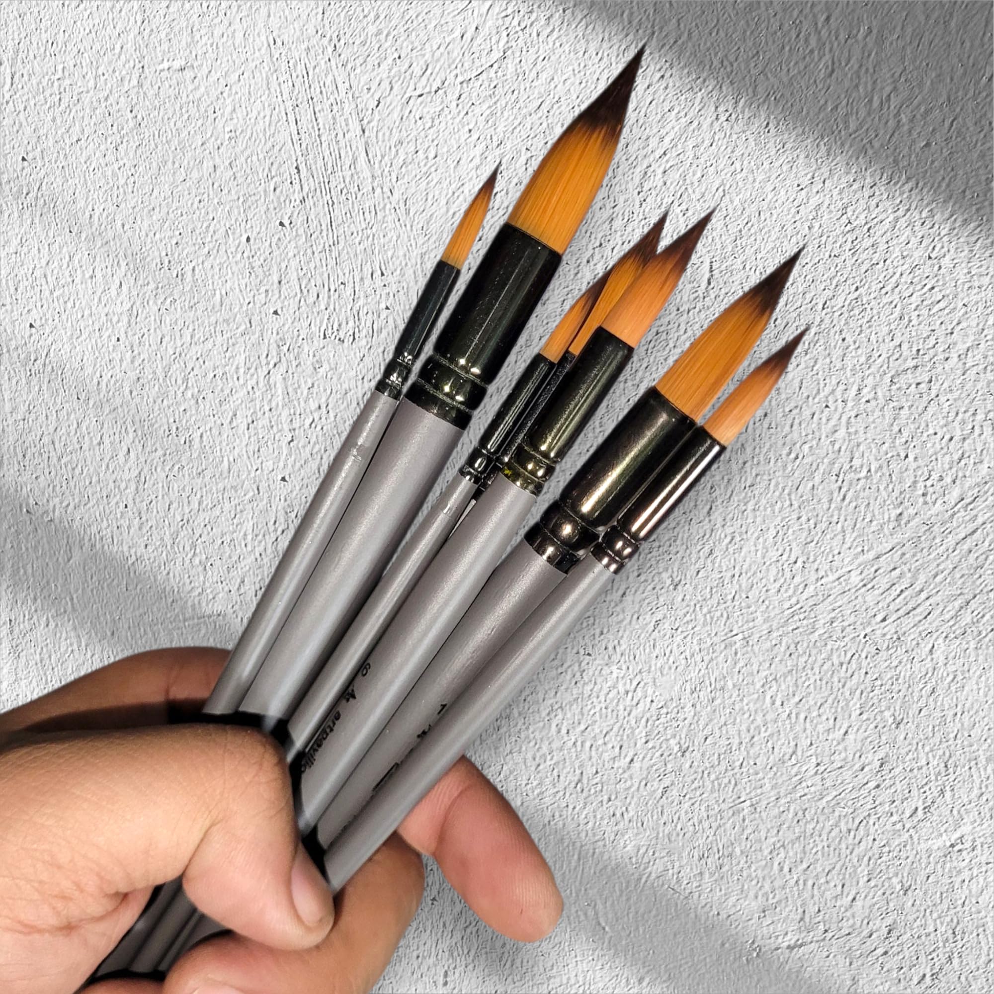 Definite Art Painitng Mop Brushes for Good Water Hold Capacity Large Coverage Area Long Storkes (Sizes- 1,2,4,6,8,10,12) Set of 7 Pcs with Plastic Case