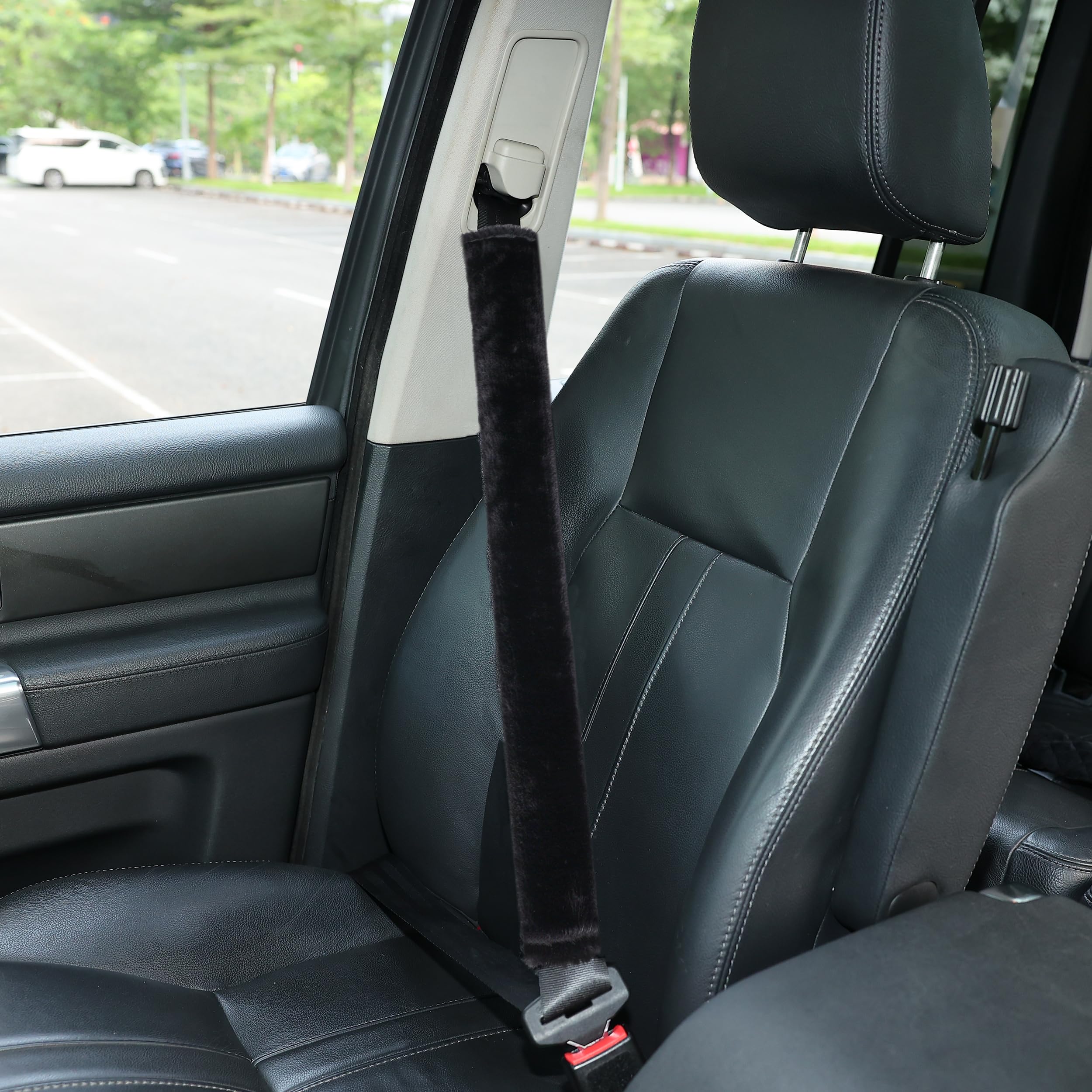 Amooca Soft Faux Fur Universal Fit Seatbelt Cover Car Truck SUV Airplane Seat Belt Shoulder Pad for Carmera Backpack Straps Neck Cushion Protector