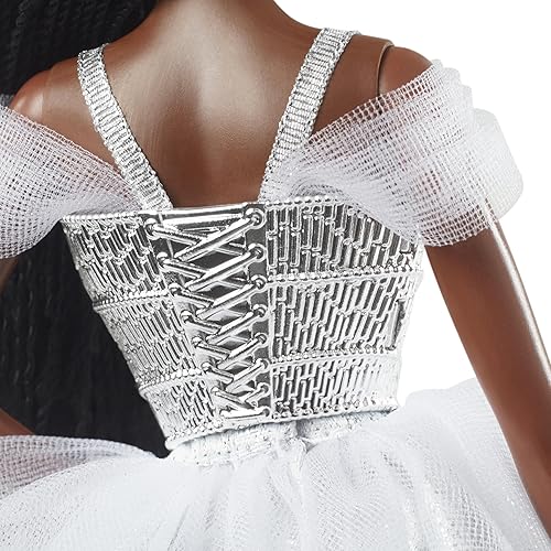 Miniatura 4 de Barbie Signature 2021 - Muñeca navideña (12 pulgadas, cabello trenzado moreno) en vestido plateado, con soporte para muñeca y certificado de