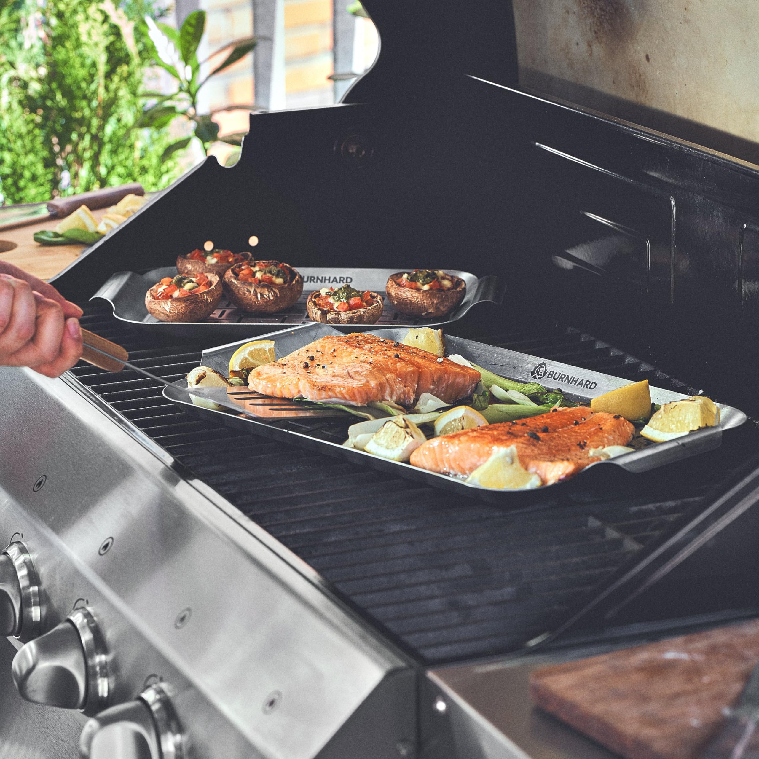 BURNHARD Grillschale 37 x 25 x 2 cm aus Edelstahl für Gemüse, Fleisch und Fisch, Gemüsekorb für Gas-, Elektro- und Holzkohlegrill, spülmaschinenfest, rostfrei