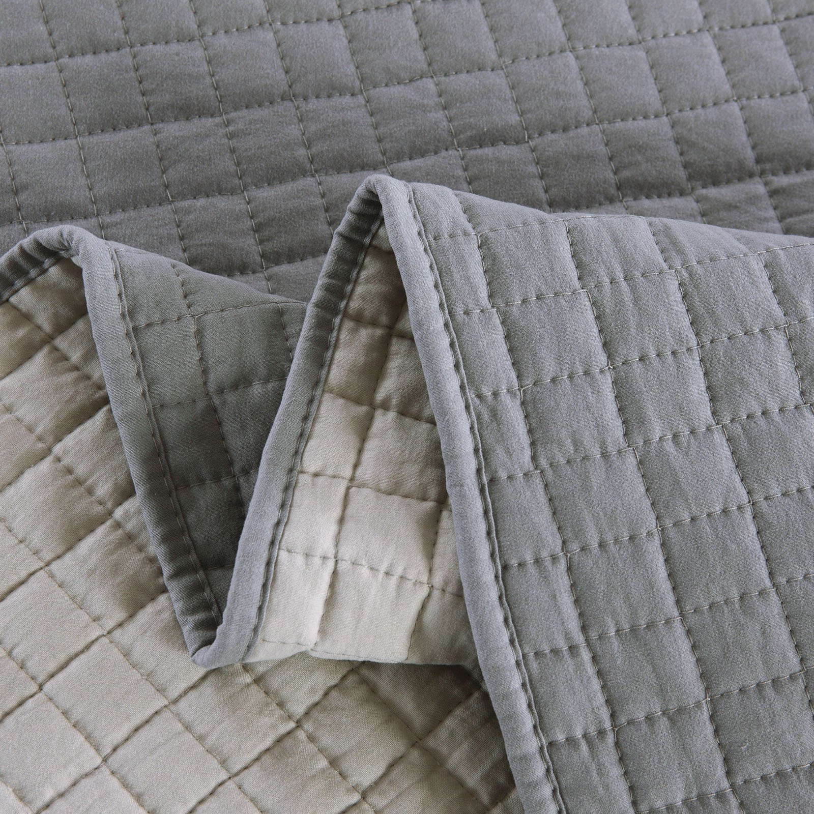Tagesdecke Bettüberwurf Steppdecke Patchwork Flanelle Wendedesign Kariert 220x240 cm Grau-Hellgrau