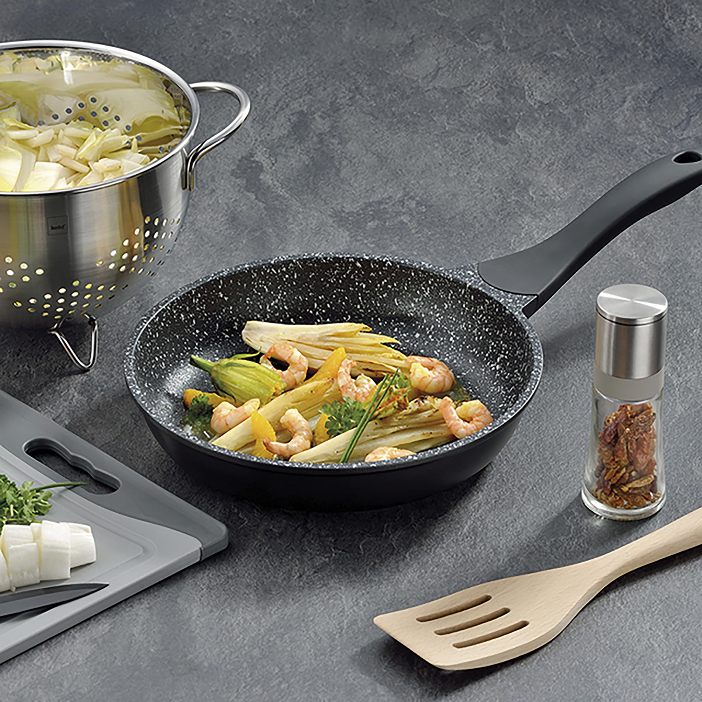 kela Padella20 cm STELLA NOVA, padella piccola per induzione con sistema Oil Control, rivestimento in alluminio pressofuso, manico soft touch
