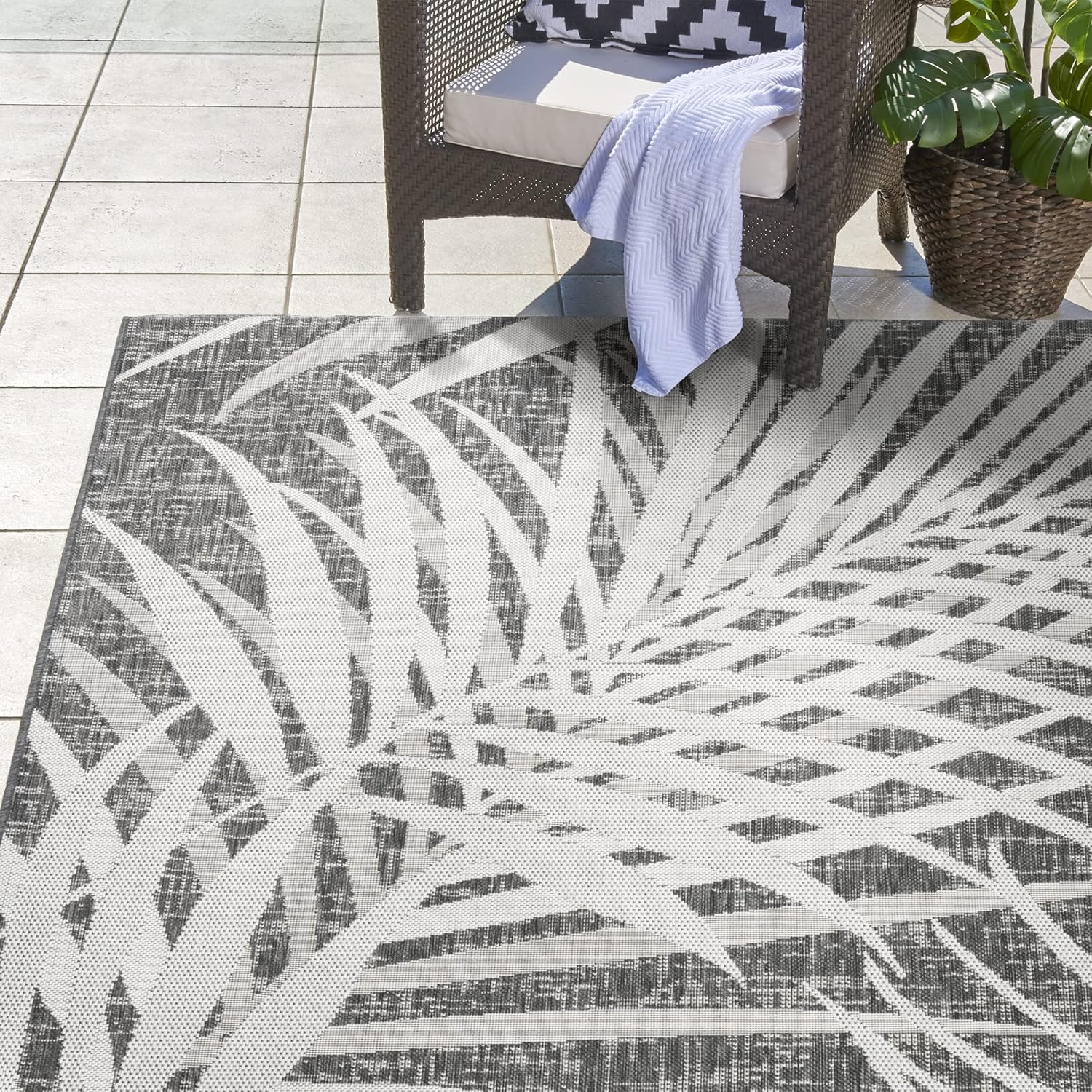 Gertmenian Indoor Outdoor Area Rug, Classic Flatweave, Washable, Stain & UV Resistant Carpet, Deck, Patio, Poolside & Mudroom, 6x9 Ft Medium, Royal Palm Leaf, Gray Beige White