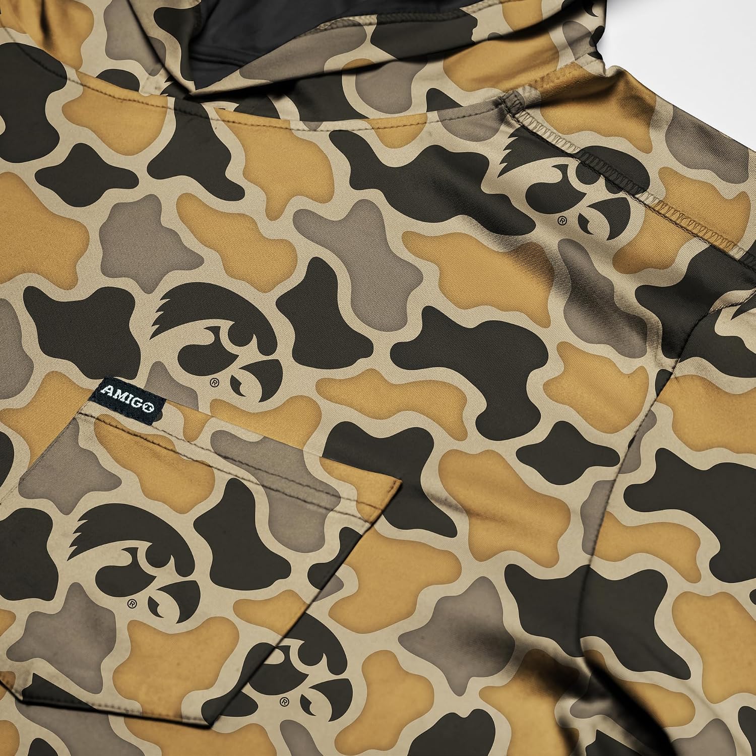 AMIGO NCAA mens Iowa Hawkeyes Licensed Camo Playa Lightweight Pullover Hoodie