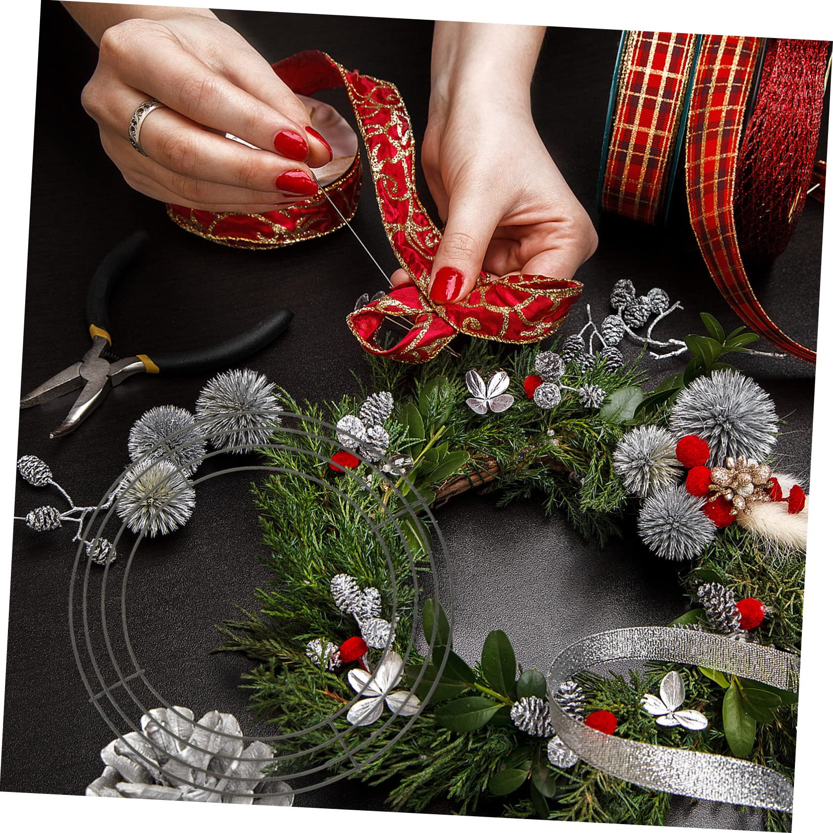 SOESFOUFU 2pcs Round Wreath Frame Stand Flower for Home Decor Wedding and Holiday Decoration for Crafting Floral Arrangements