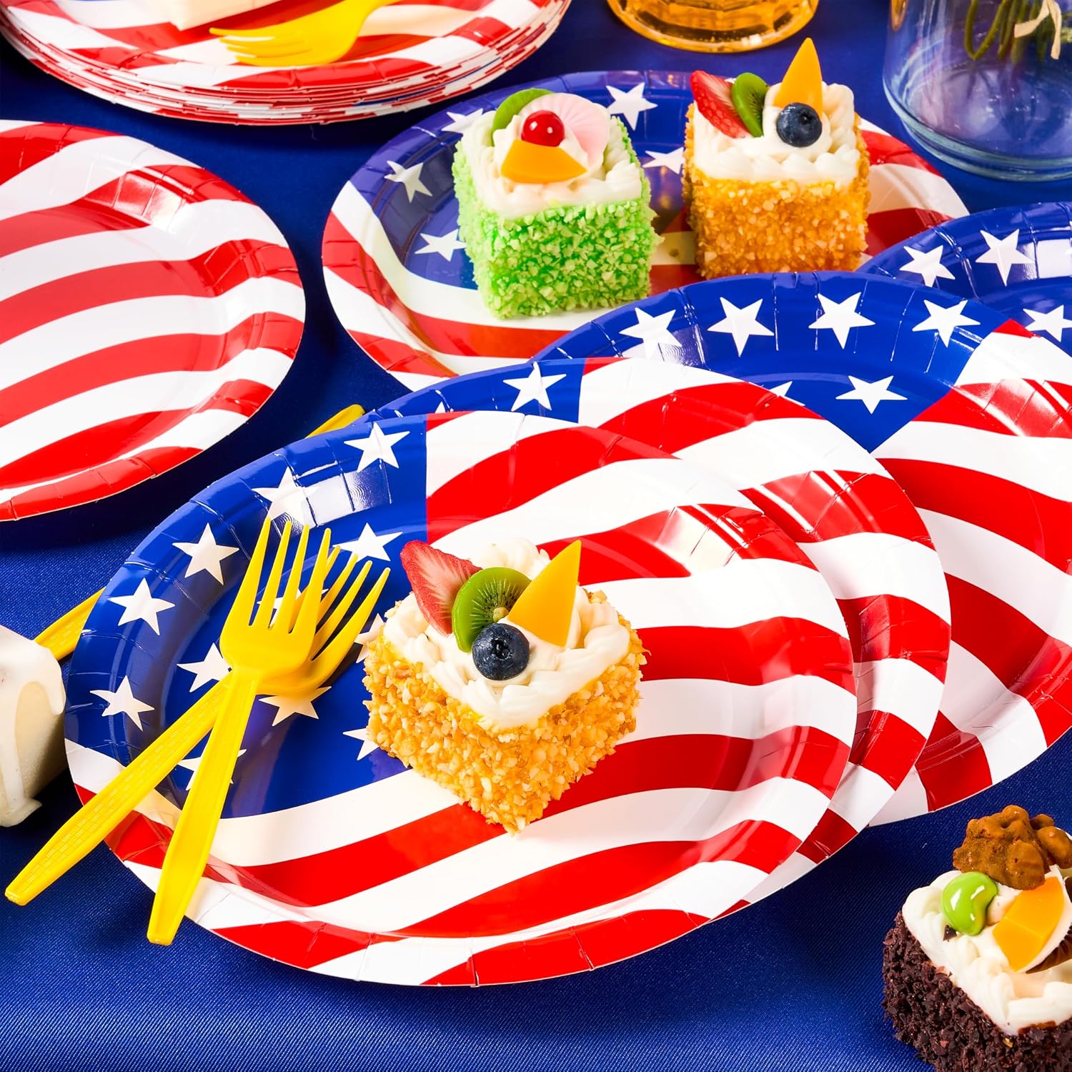JOYIN 72 Pcs July 4th Patriotic Plates, 9” American Flag Disposable Paper Plates for 4th of july party, Independence Day Memorial Day Patriotic Party Supplies