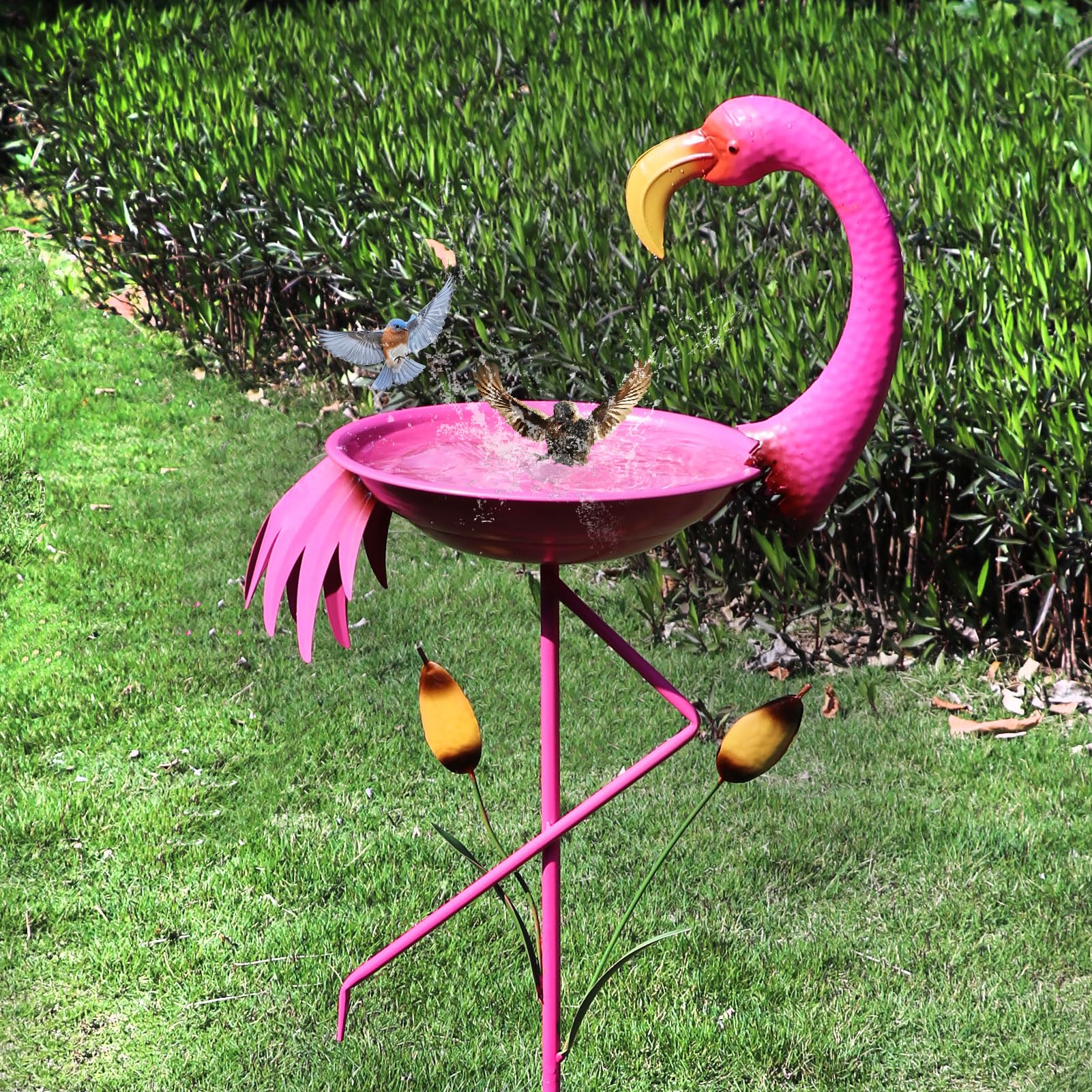 Baño para pájaros de flamenco, de 31 cm de profundidad x 114 cm de alto, baños de metal para pájaros para exteriores, comedero para pájaros con estaca de 5 puntas para decoración de jardín