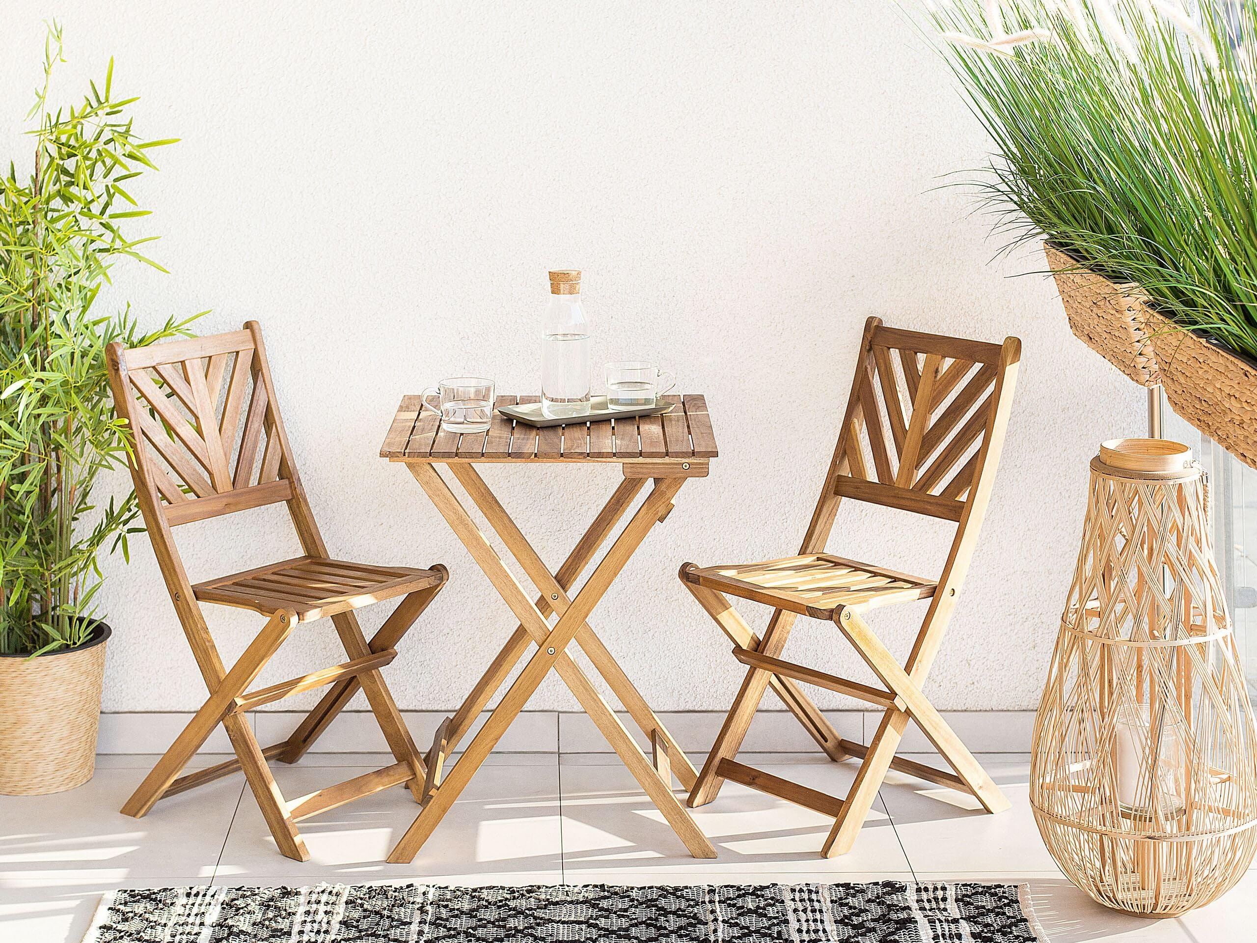 Beliani Set Legno Massiccio di Acacia Chiaro con 2 Sedie e Tavolino Pieghevoli
