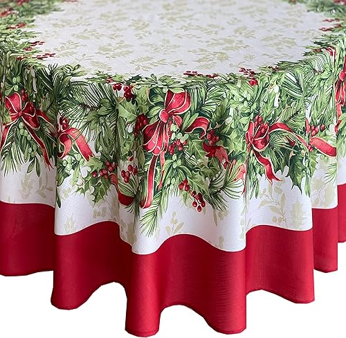 Newbridge Holly Ribbon Traditions Mantel de tela navideña con bordes, estampado de guirnalda de cinta de acebo y bayas, fácil cuidado, mantel de