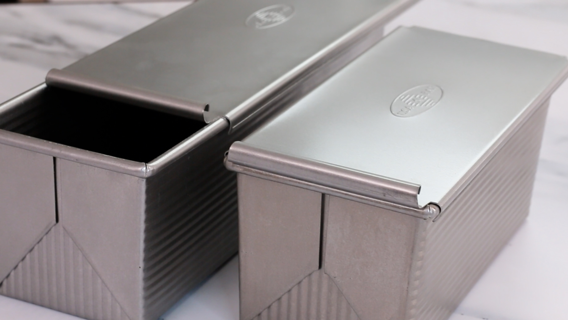 Amazon.com: USA Pan Pullman Loaf Pan with Cover, Large w Set