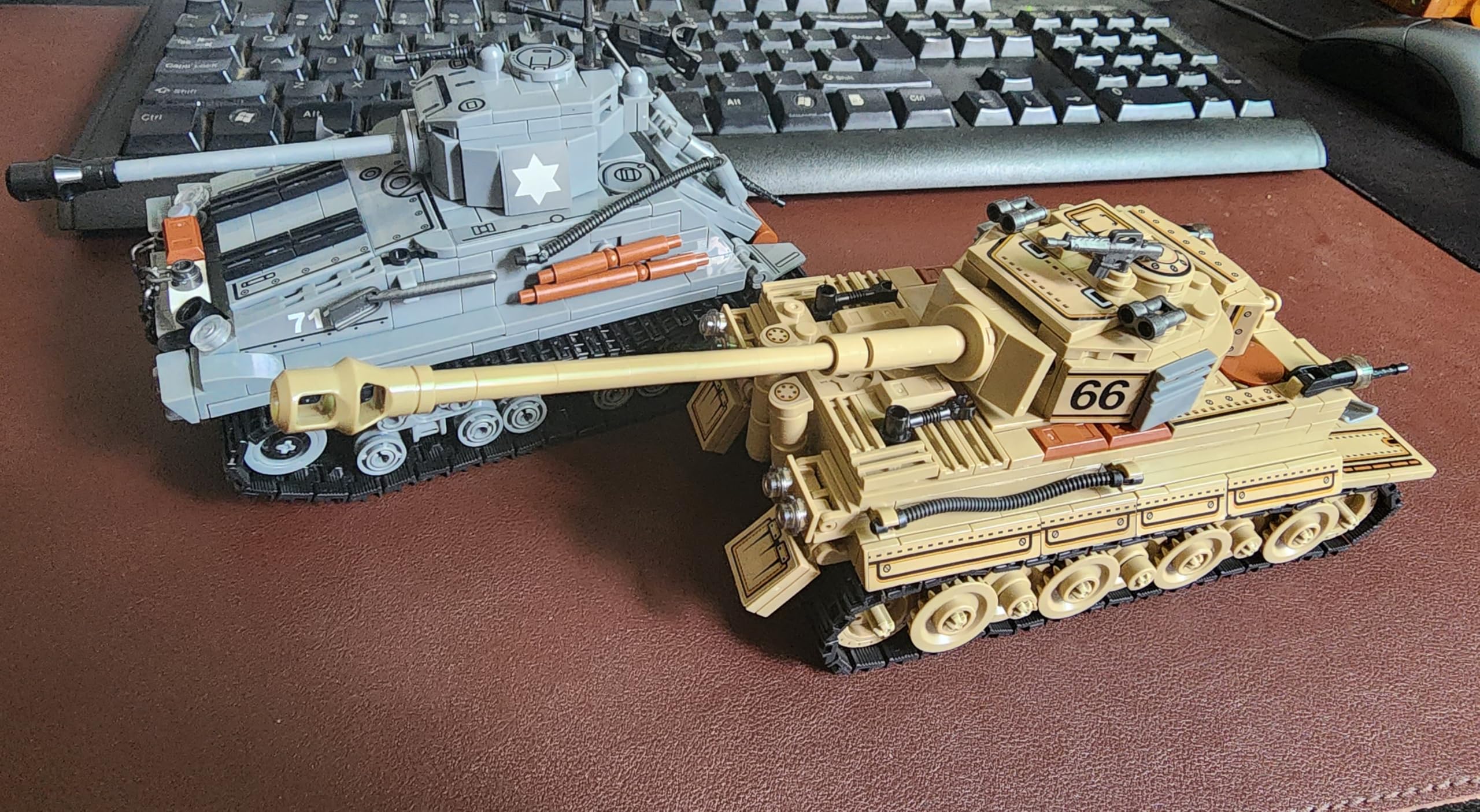 Cattle WW2 Ensemble de construction de jouets de chars d'armée, un char Tiger allemand et un modèle de char M4 Sherman américain, 1184 blocs de jouets militaires pour garçons, enfants et adolescents