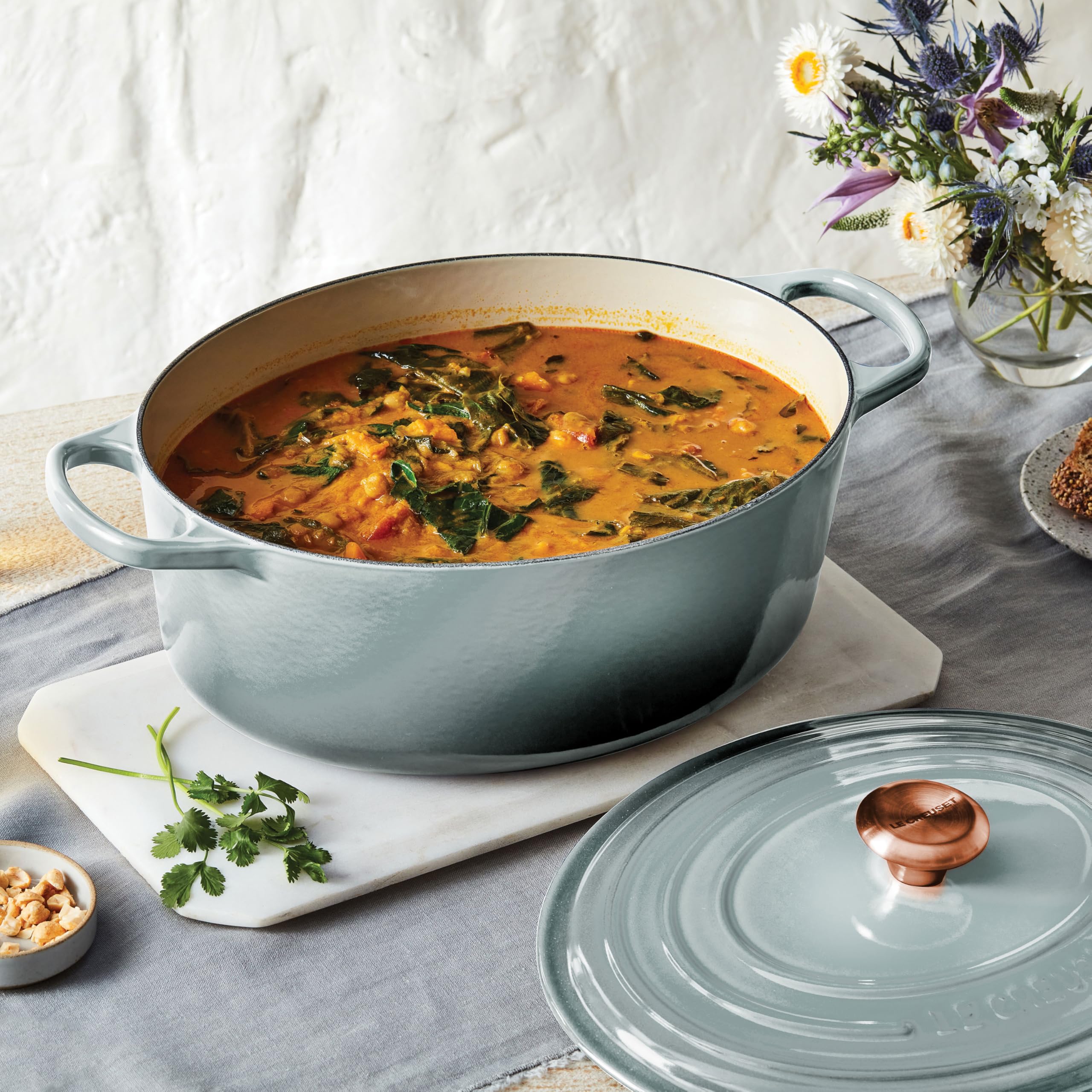 Amazon.com: Le Creuset Signature 8-quart Oval Dutch Oven with