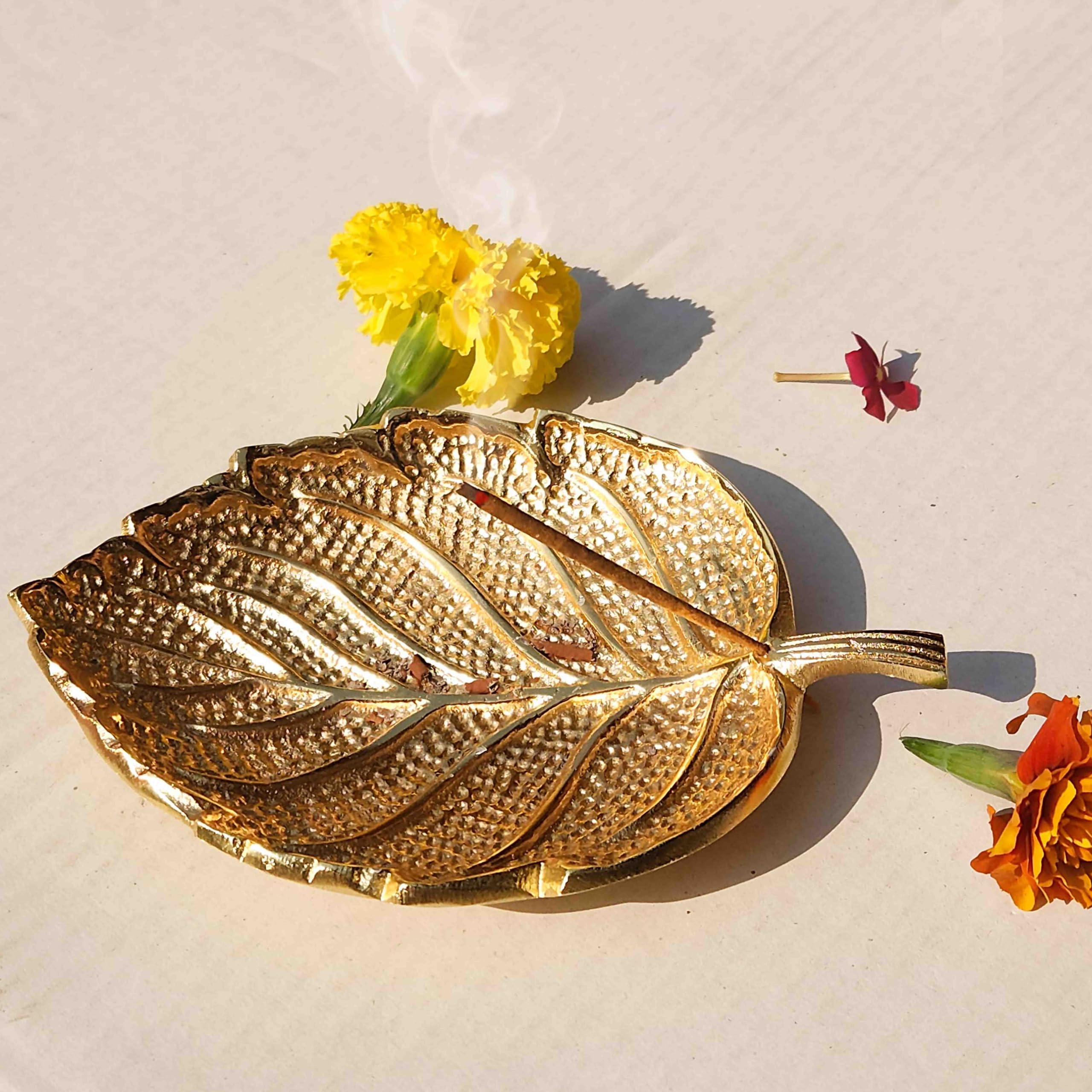 Pure Source India Leaf Design Aluminum Agarbatti Stand/Incense Holder (7 x 5 inch, Gold) (B0CJBXV277) Amazon Price History, Amazon Price Tracker