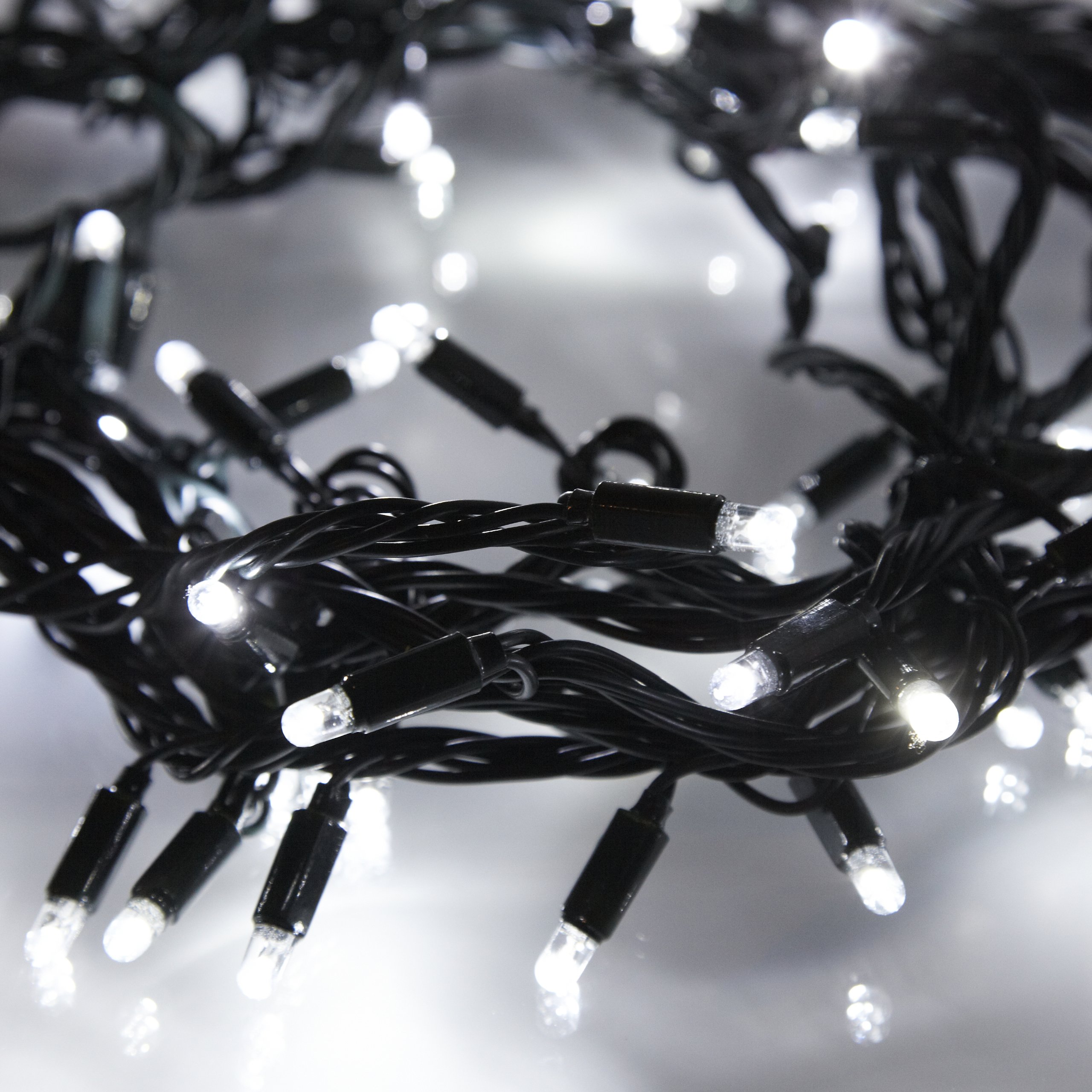 Lights4fun 2x 100er LED Lichterkette weiß 20m Core Connect Serie strombetrieben koppelbar inkl. Netzstecker