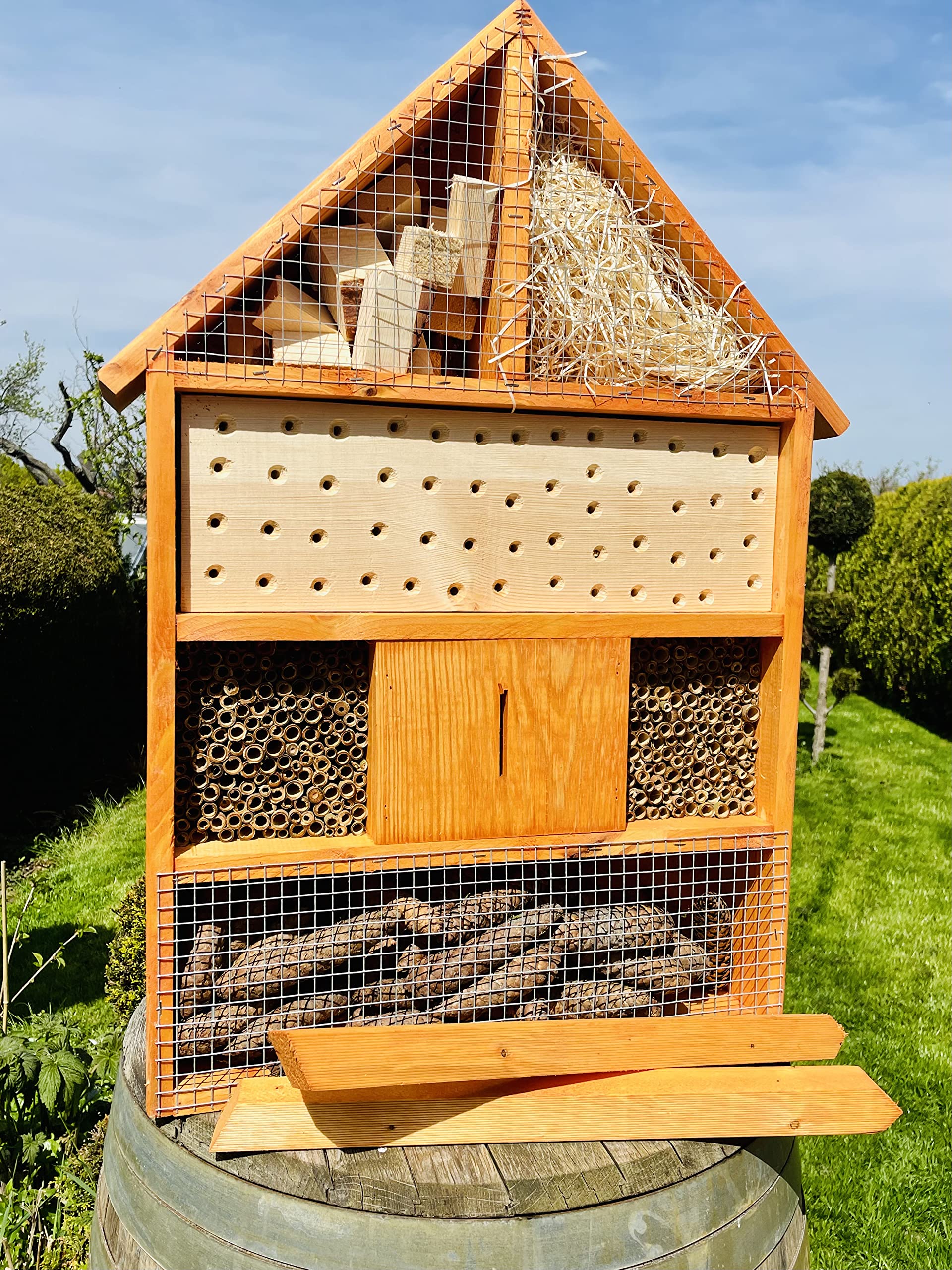 Hotel de insectos macizo hecho a mano XL de madera con soporte, 97 x 51 x 12 cm (alto x ancho x profundidad), abejas silvestres, nido, hotel de abejas, casa para insectos, color marrón