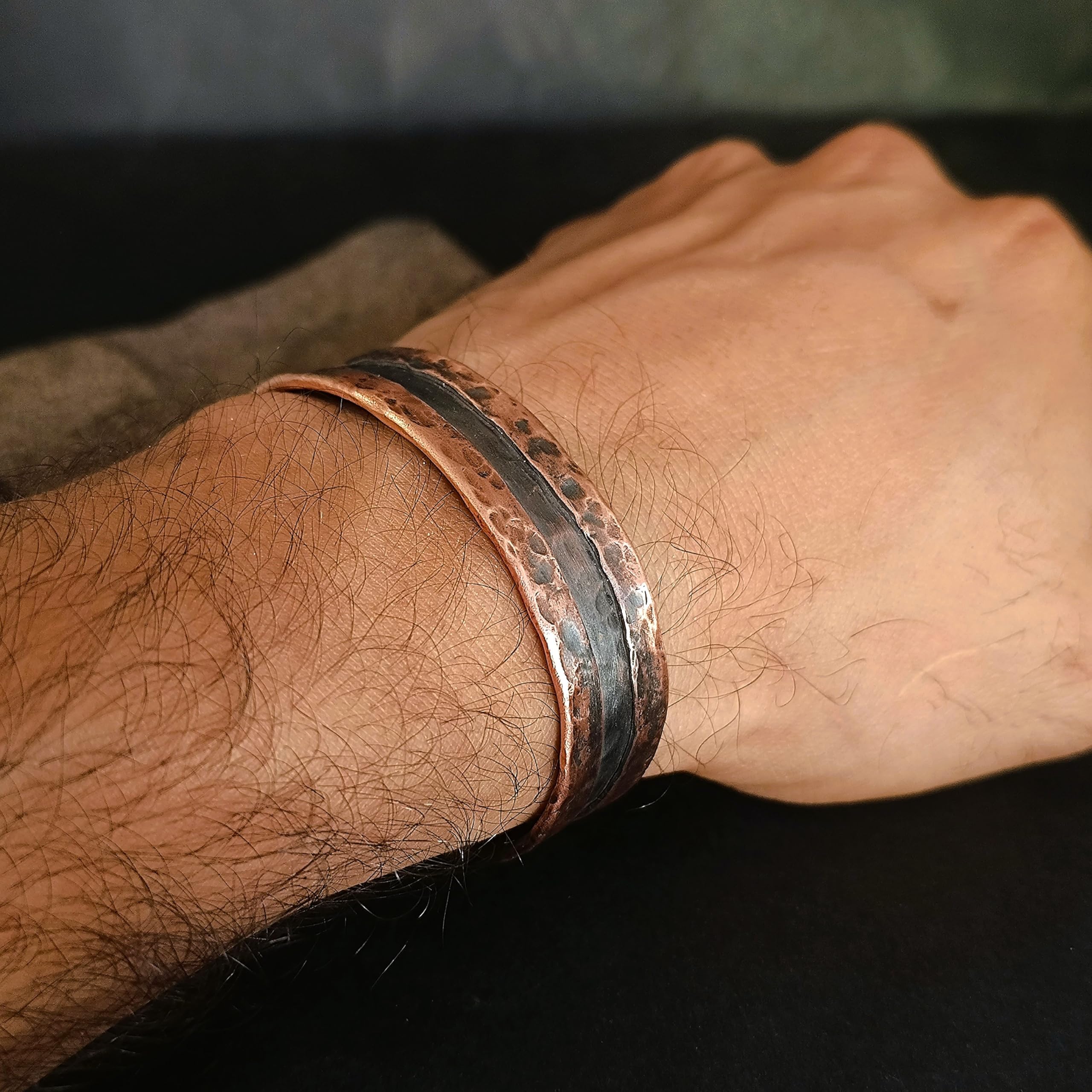Generisch Armband aus gehämmertem Kupfer, rustikaler Wikinger-Stil, Armband aus reinem Kupfer, offener Armreif, Geschenk zum 7. Jahrestag, Therapie bei Arthritis