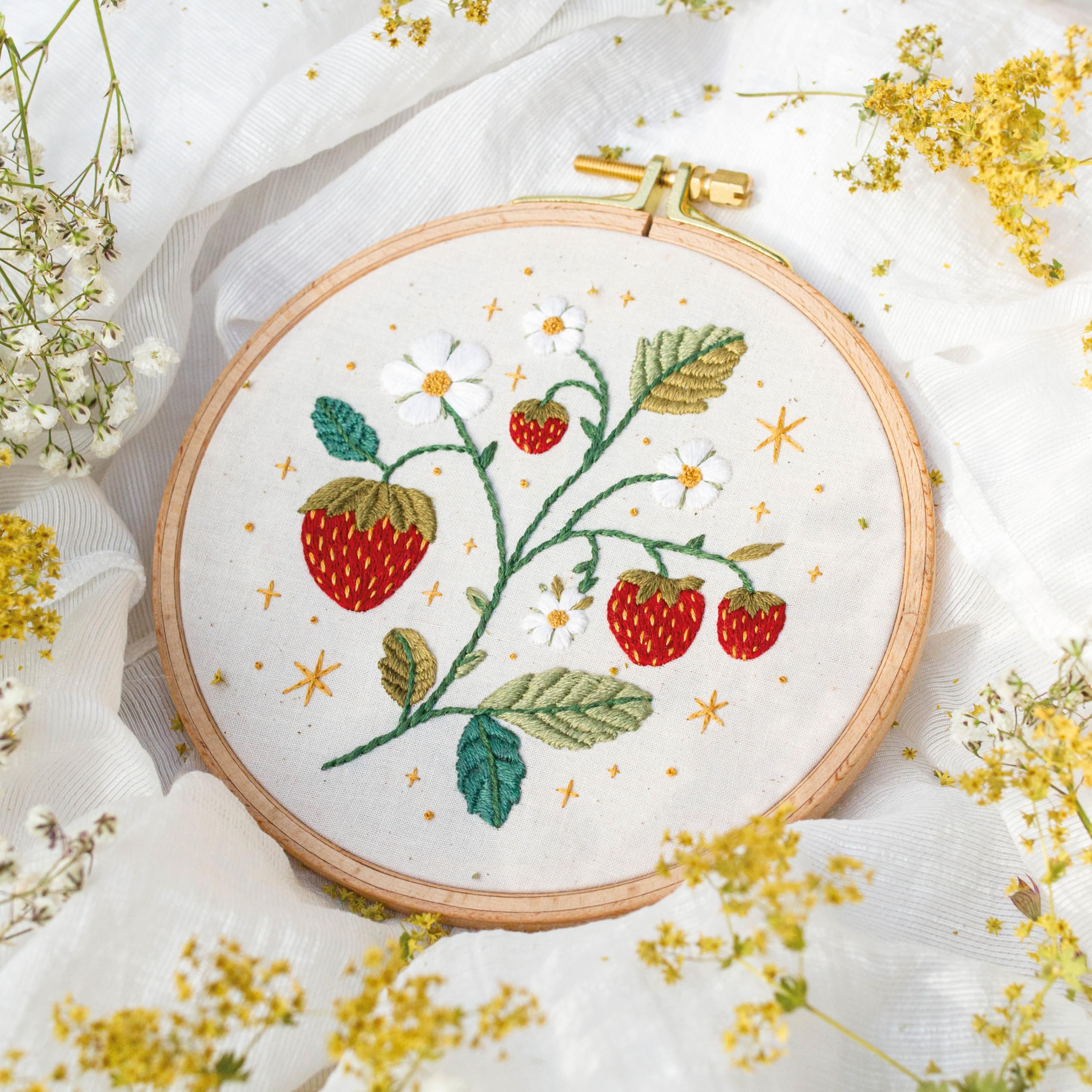 Paint with Thread: In the Garden: A step-by-step guide to embroidery - Image 11