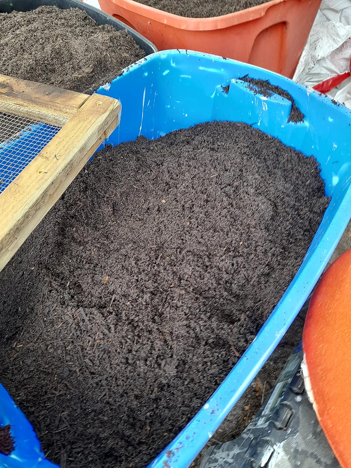 Soil Sifter, great for sifting soil, dirt, peat moss and more