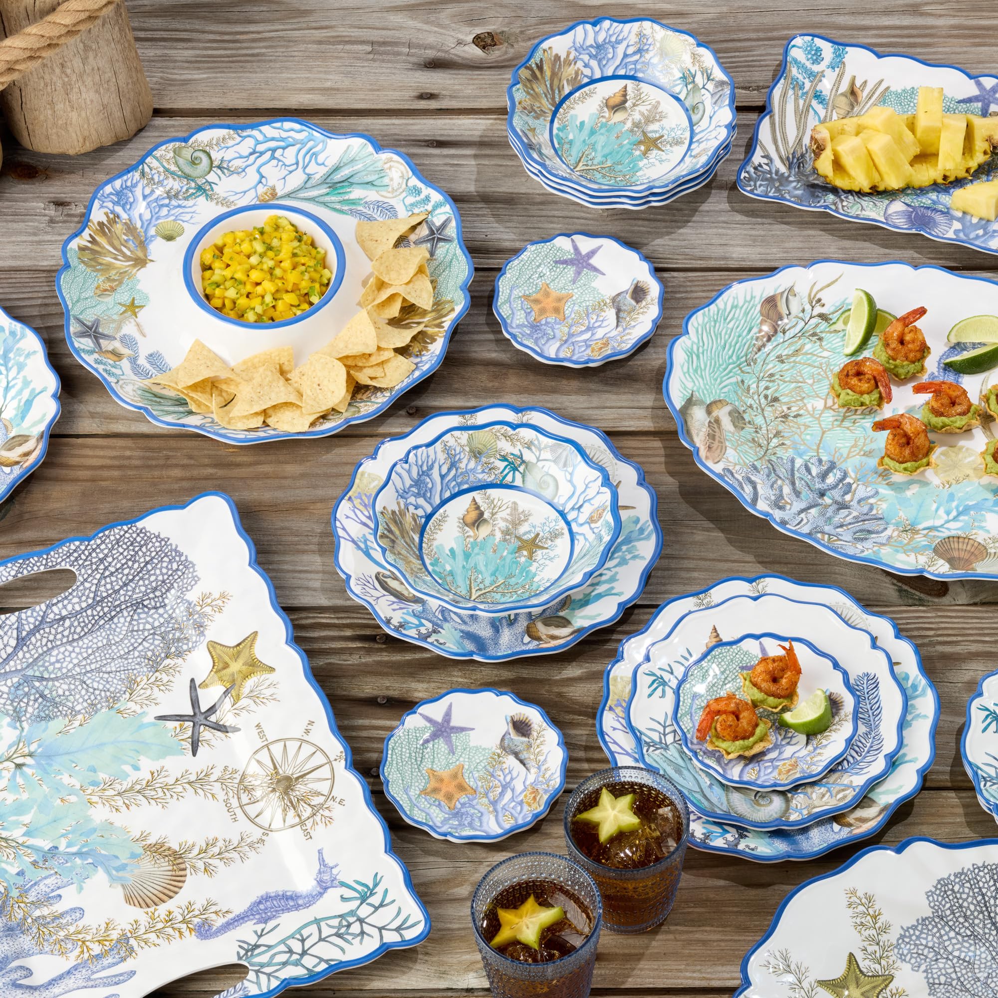 Blue Lagoon Melamin-Geschirr-Set, 12-teilig, Küsten-Korallen- und Muschel-Design, Service für 10,2–27,9 cm Speiseteller, 22,9 cm Salatteller und 800 ml Schüsseln – langlebig, leicht, BPA-frei