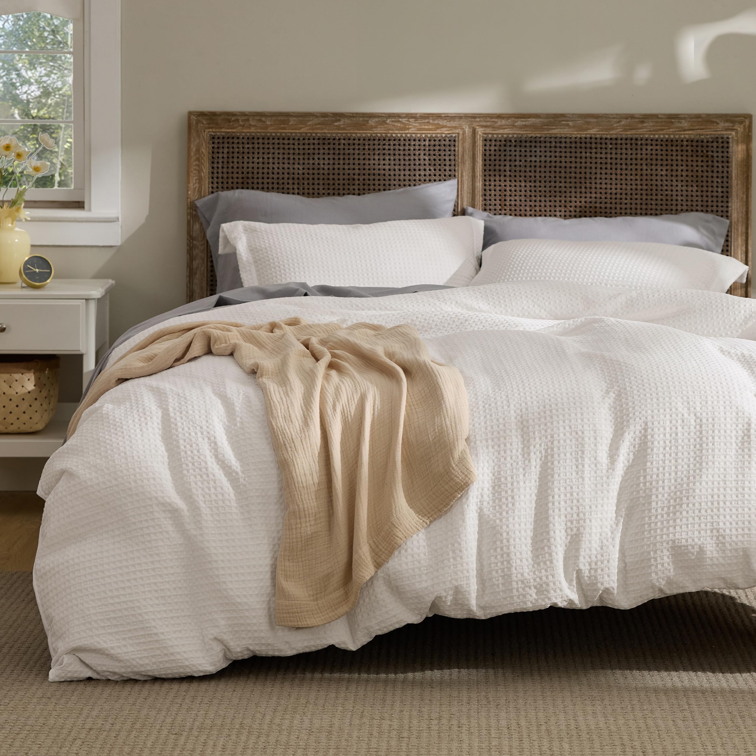Bedsure Textured Duvet Cover Queen Size, Soft & Breathable Comforter Cover for All Season, 3 Pieces Wrinkle-Resistant Zipper Bedding with 8 Corner Ties, Ivory White