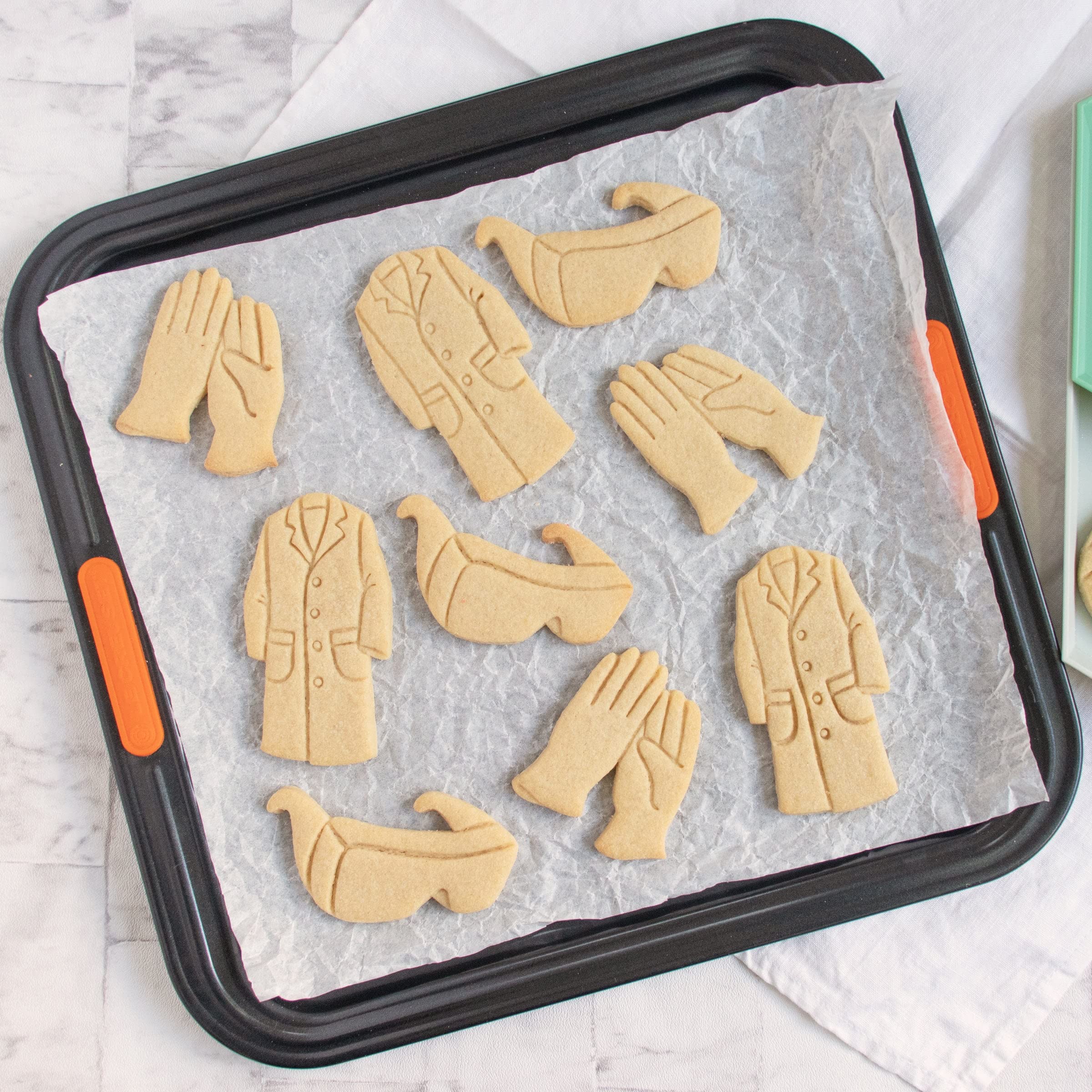 3er Set Laborschutzausrüstung Ausstechformen (Formen: Laborkittel, Laborhandschuhe und Laborschutzbrille), 3 Teile, Bakerlogy