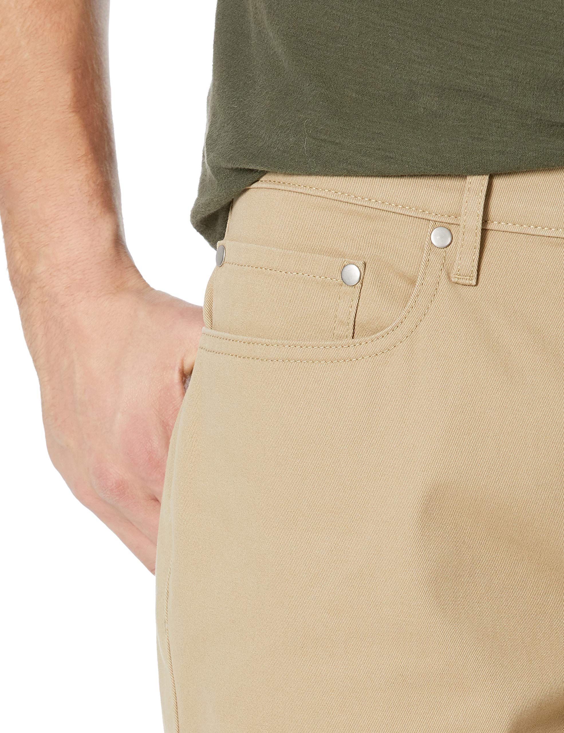 Amazon Essentials Men's Straight Fit 9“ (23cm) Stretch 5-Pocket Jean Shorts — view 3