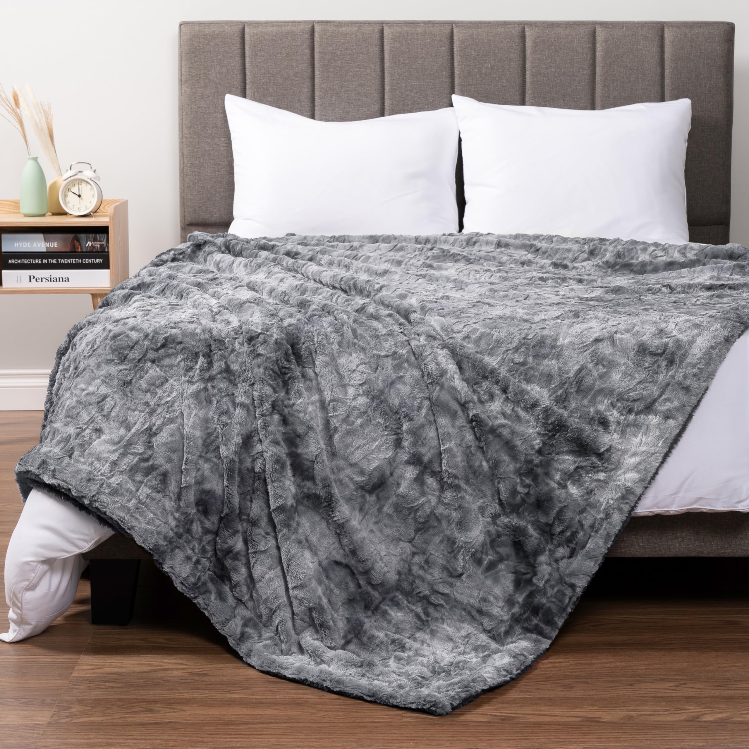 PAVILIA Faux Fur King Bed Blanket Tie-Dye Grey, Soft Fuzzy Warm Sherpa Blanket for Bed, Fluffy Plush Thick Fleece Blanket for Couch Sofa, Reversible