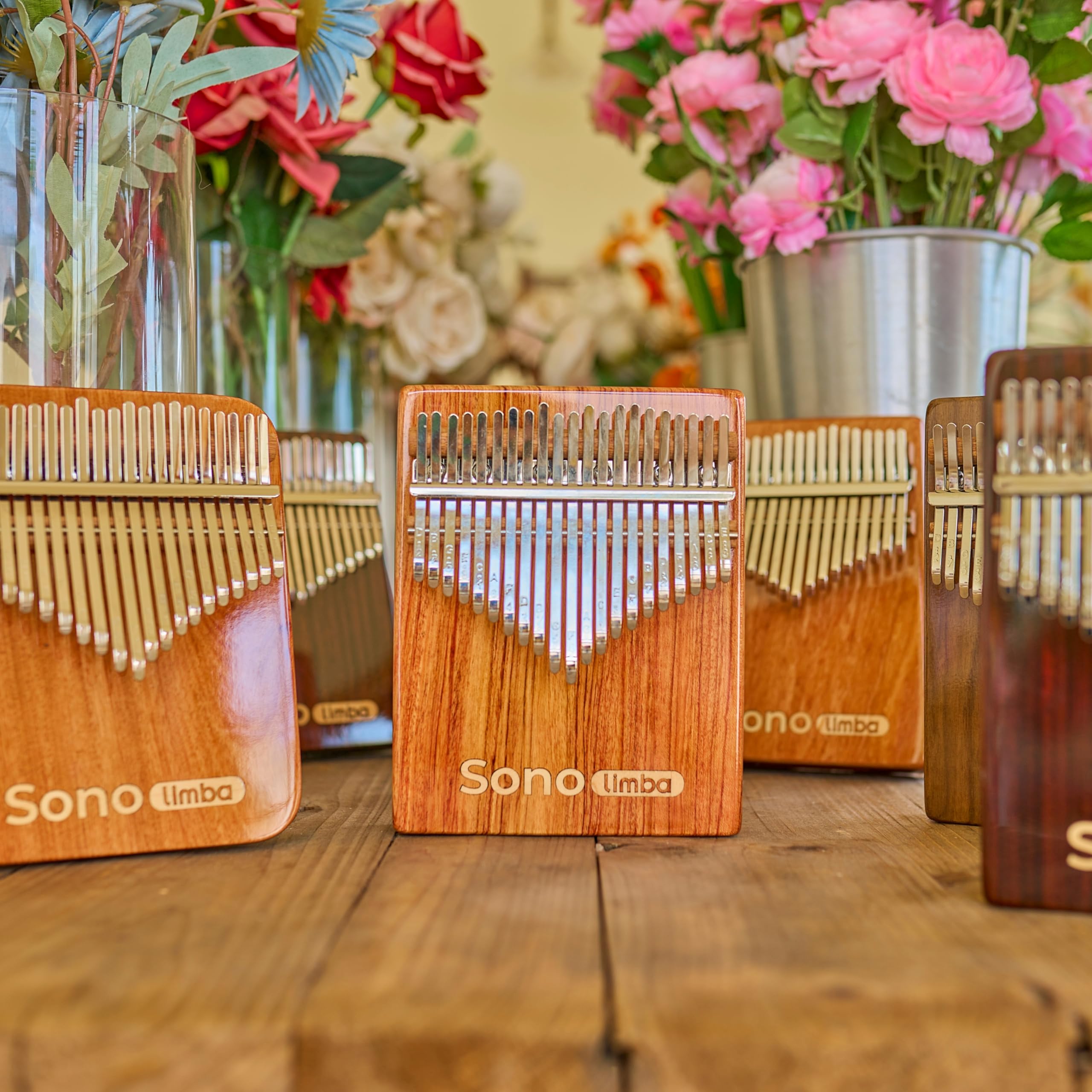 Kalimba "Sonolimba" mit 21 Schlüsseln in C - Dur aus Walnussholz - Daumenklavier inkl. Set mit Liederbuch, Schutztasche, Stimmhammer und weiteres. Kalimba Instrument für Kinder und Erwachsene