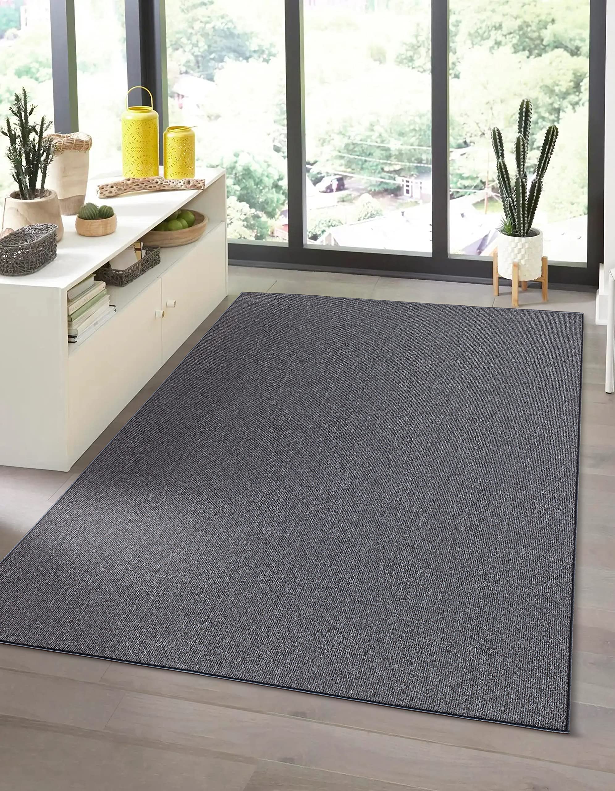 the carpet Natal Moderner einfarbiger Teppich Wohnzimmer, für die Küche geeignet, Tufting, robuster Kurzflor mit Filz-Rücken, weich & schmutzabweisend, Anthrazit, 200 x 290 cm