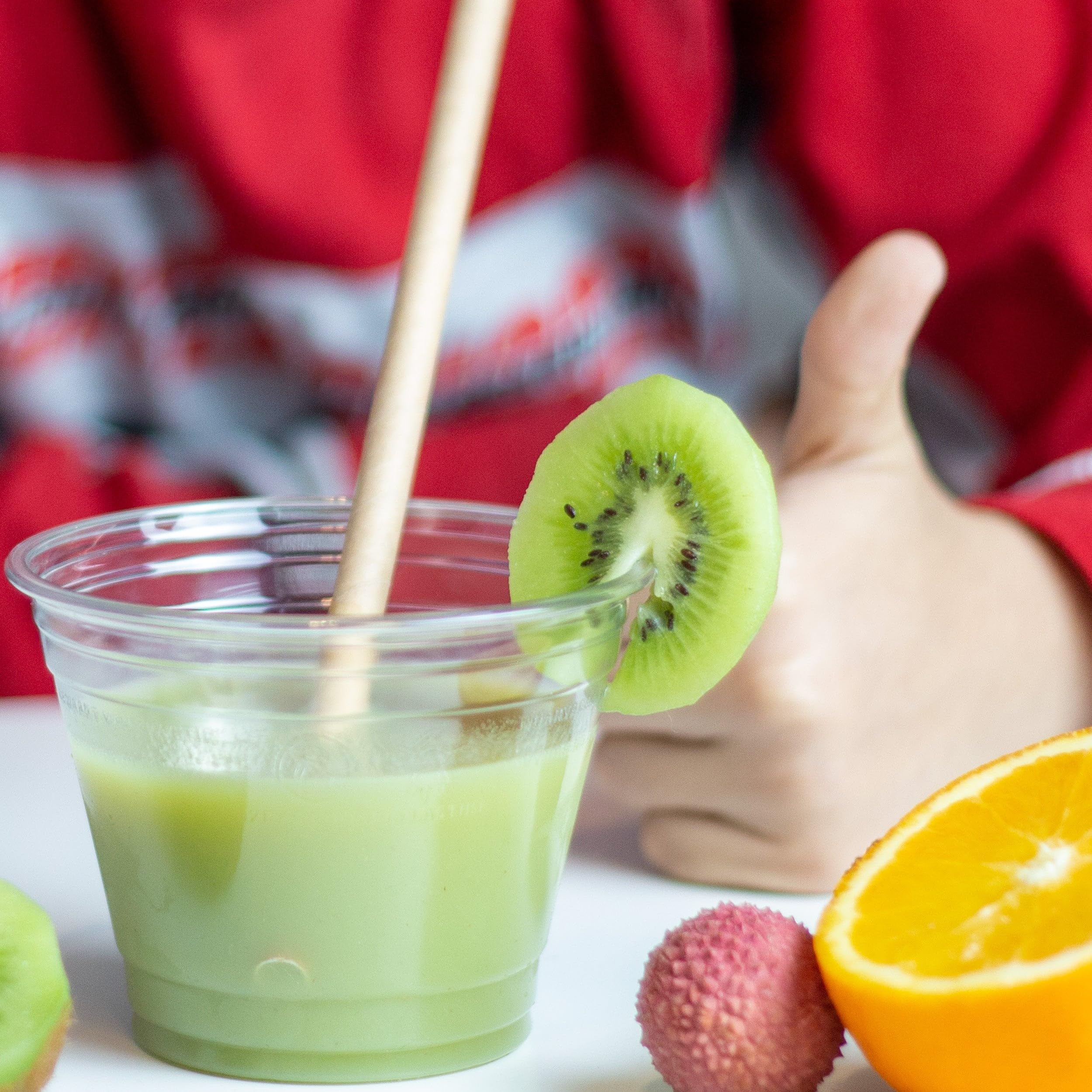 Commerline 50 Stück Smoothiebecher 300 ml mit Domdeckel + Rundloch, Smoothie Plastik Becher to go Plastikbecher, Trinkbecher Partybecher Kunststoffbecher, Smoothiesbecher