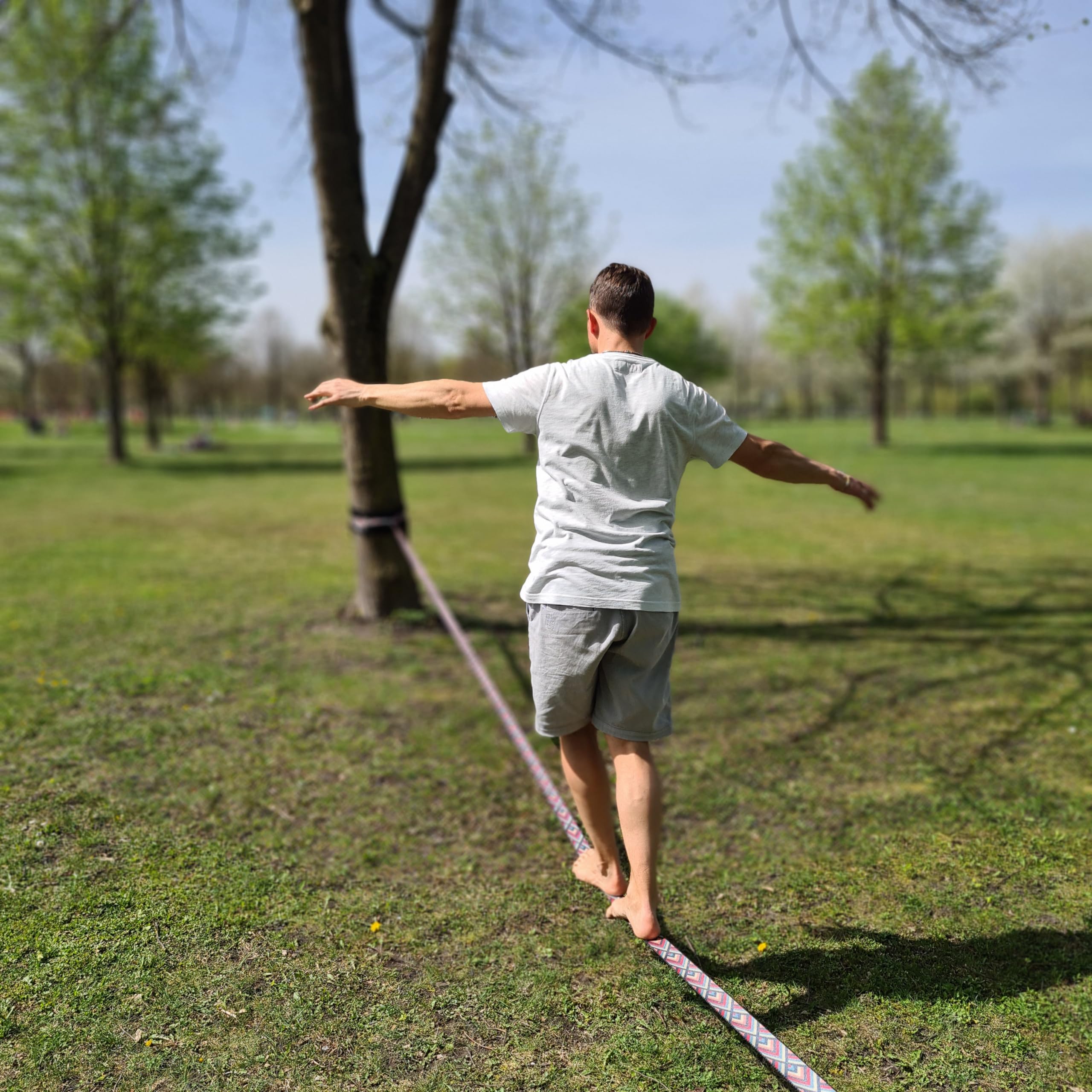 Juego de Slackline - de 15, 25 o 35 m de longitud y 5 cm de ancho, diseño único «Striving», incluye bolsa de transporte moderna / bolsa de entrenamiento y protección para árboles y carraca de Secoroco