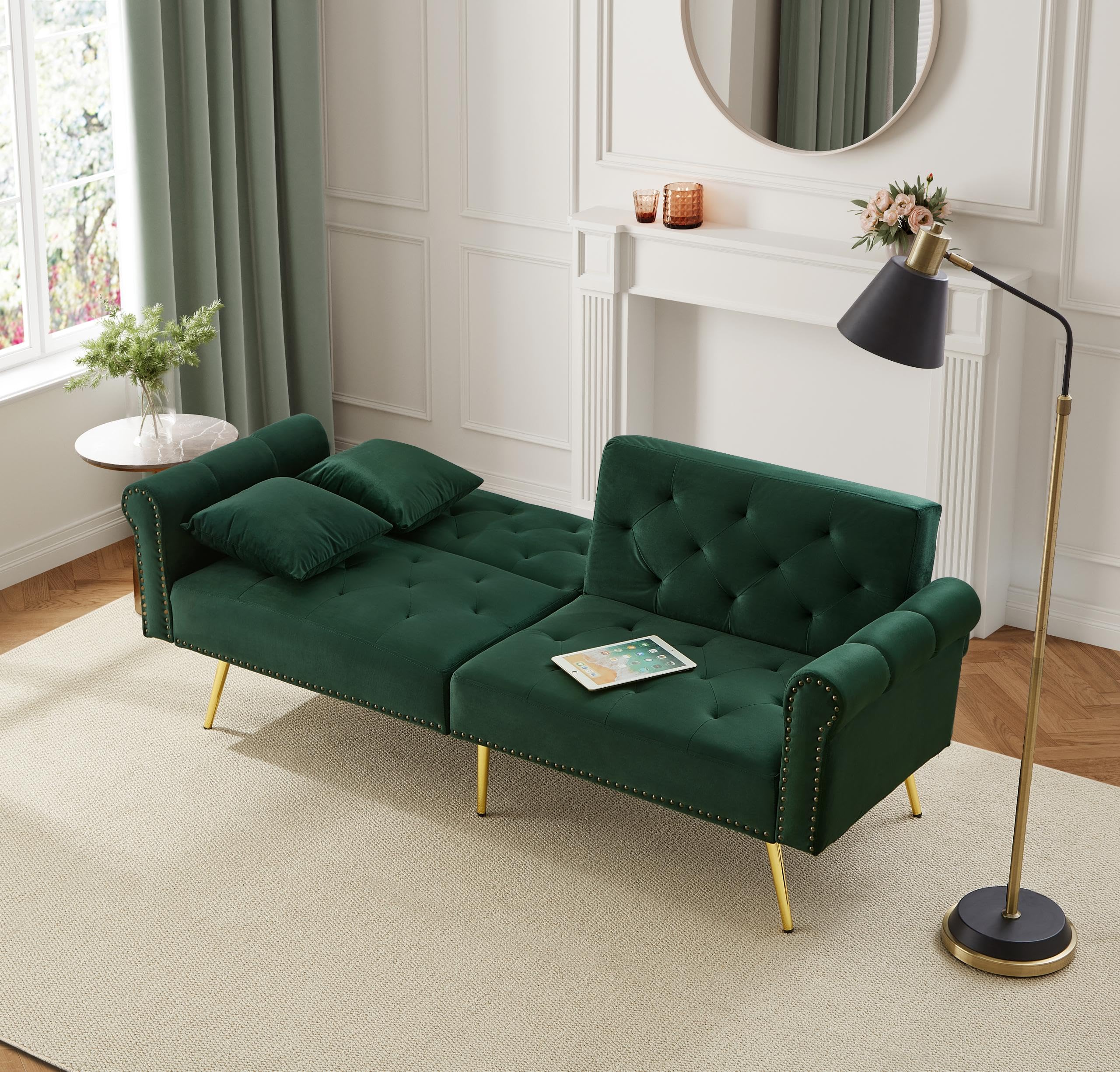 Azkoeesy Elegante sofá cama de 2 plazas, tapizado en terciopelo, 178 cm, con 3 niveles de ajuste, patas de metal dorado, 2 cojines, acabado con remaches (verde envejecido)