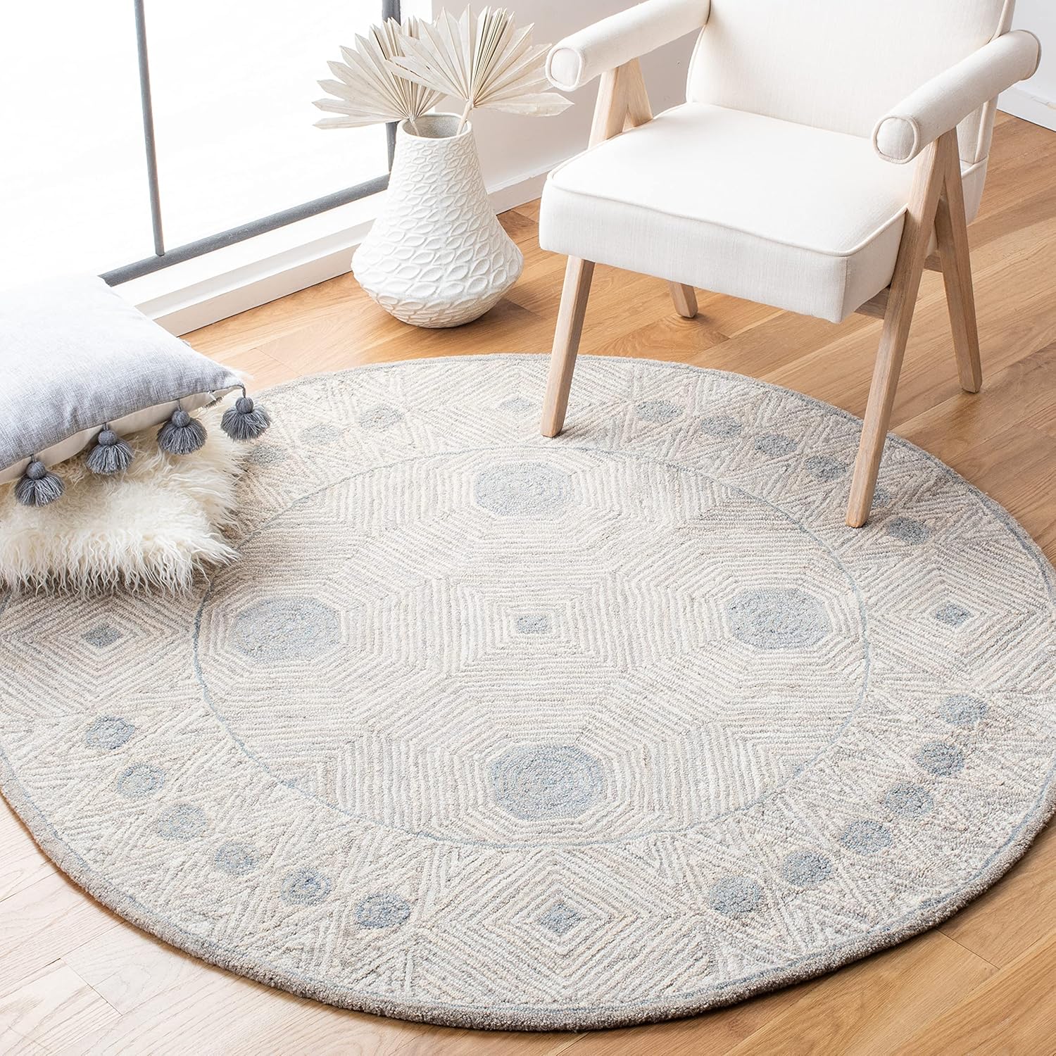 SAFAVIEH Micro-Loop Collection Runner Rug - 2'3" x 7', Silver & Beige, Handmade Wool, Ideal for High Traffic Areas in Living Room, Bedroom (MLP631G)